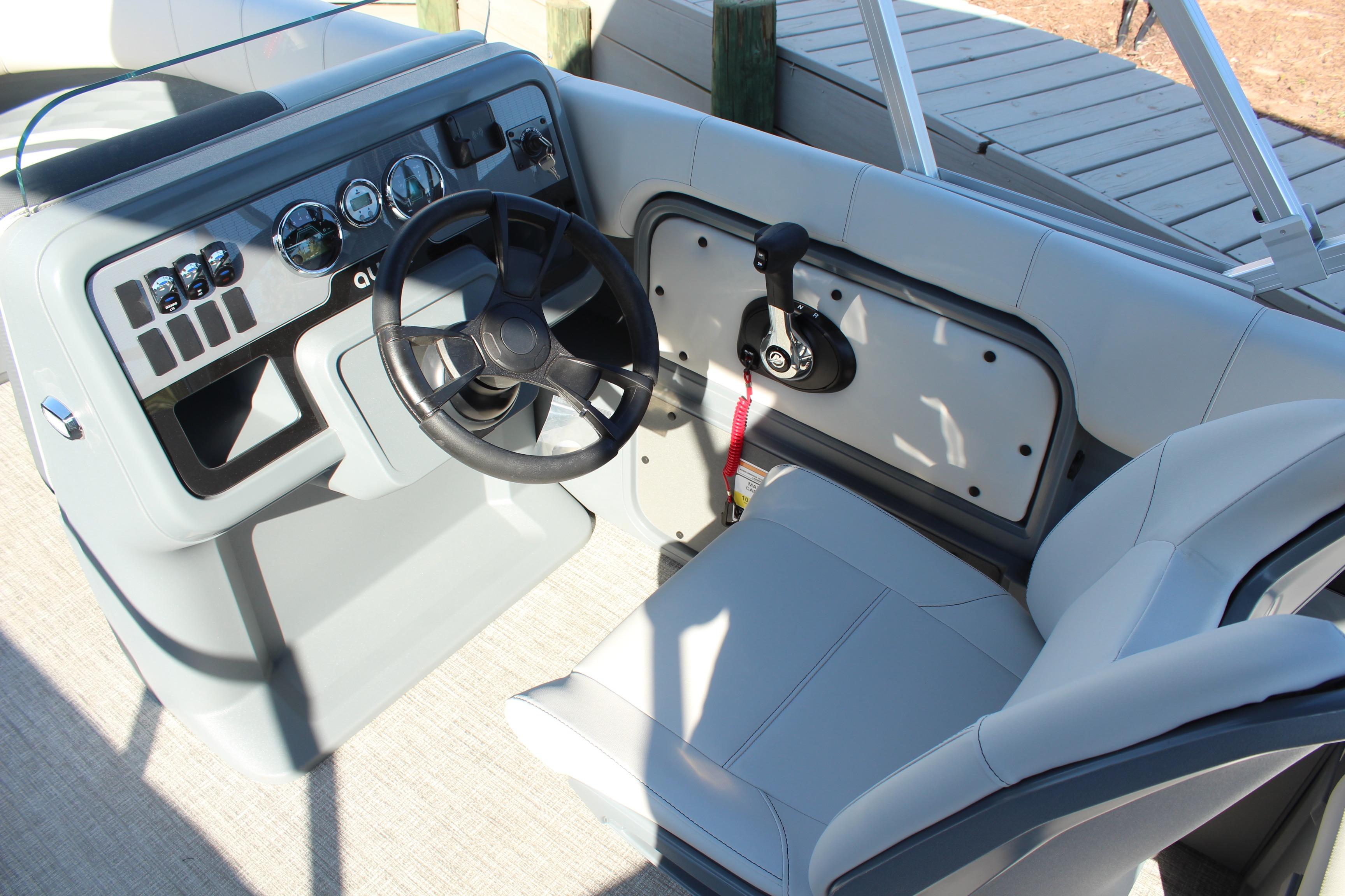 2026 Tahoe Pontoon aura