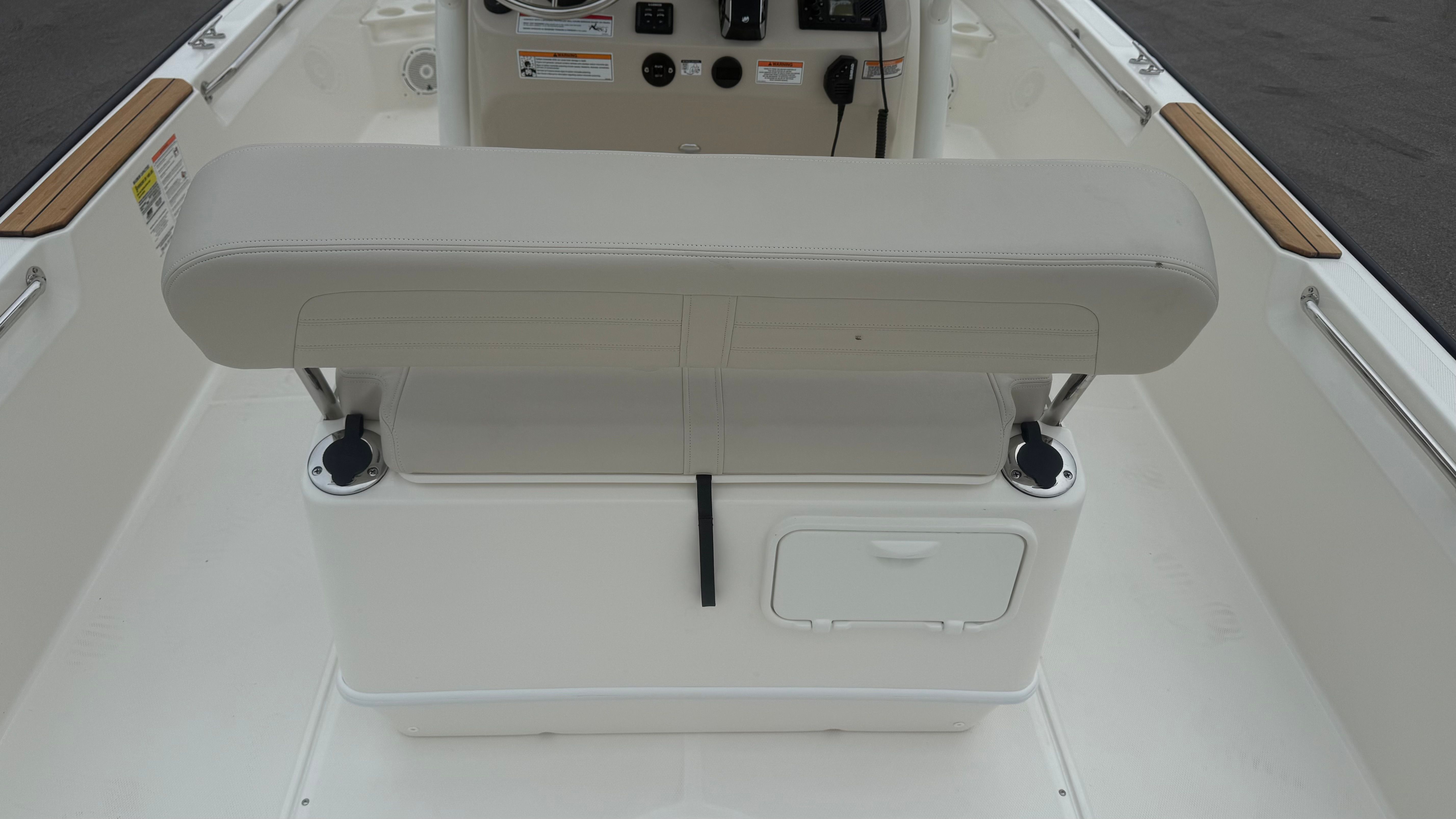 2026 Boston Whaler 210 Montauk - 7