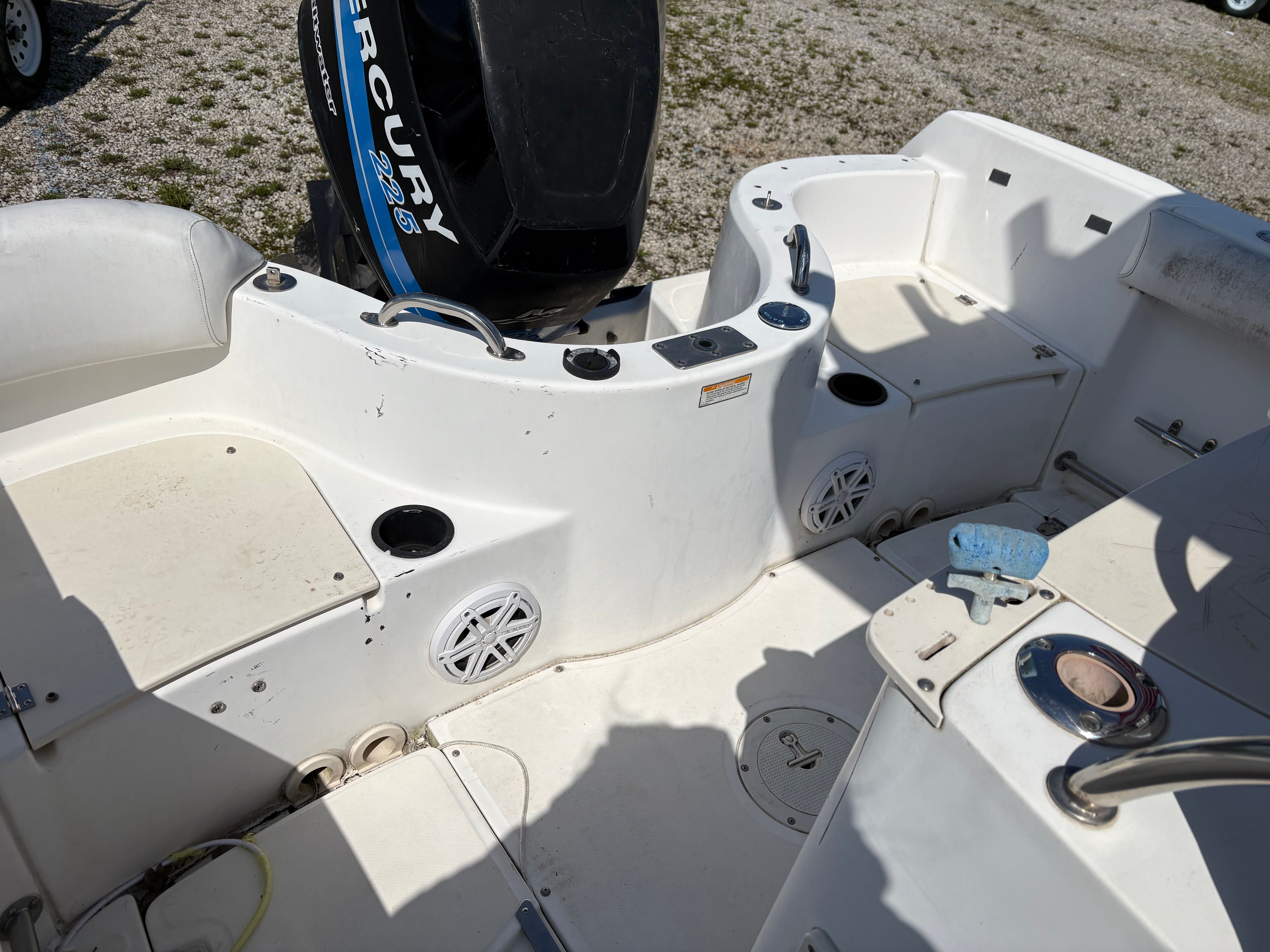 2003 Boston Whaler 210 Outrage - 17