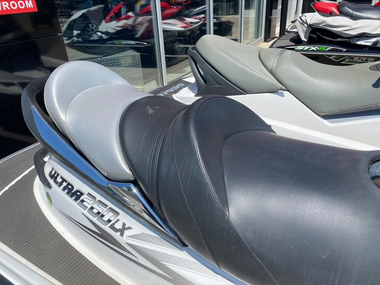 2010 Kawasaki Jet Ski® Ultra® 260LX - 11