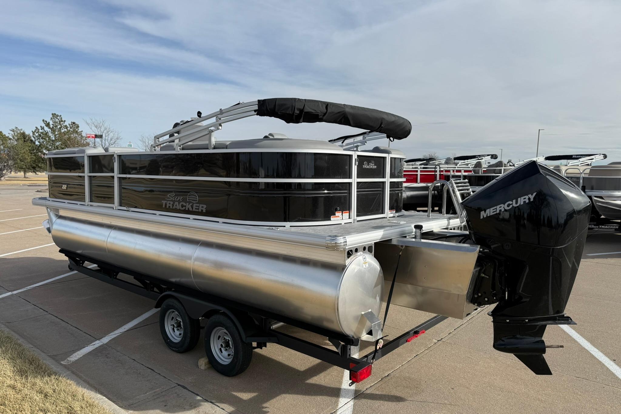 2026 Sun Tracker Party Barge 22 XP3