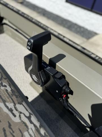 2024 SeaArk 31652 CRAPPIE boat throttle control, close-up view.