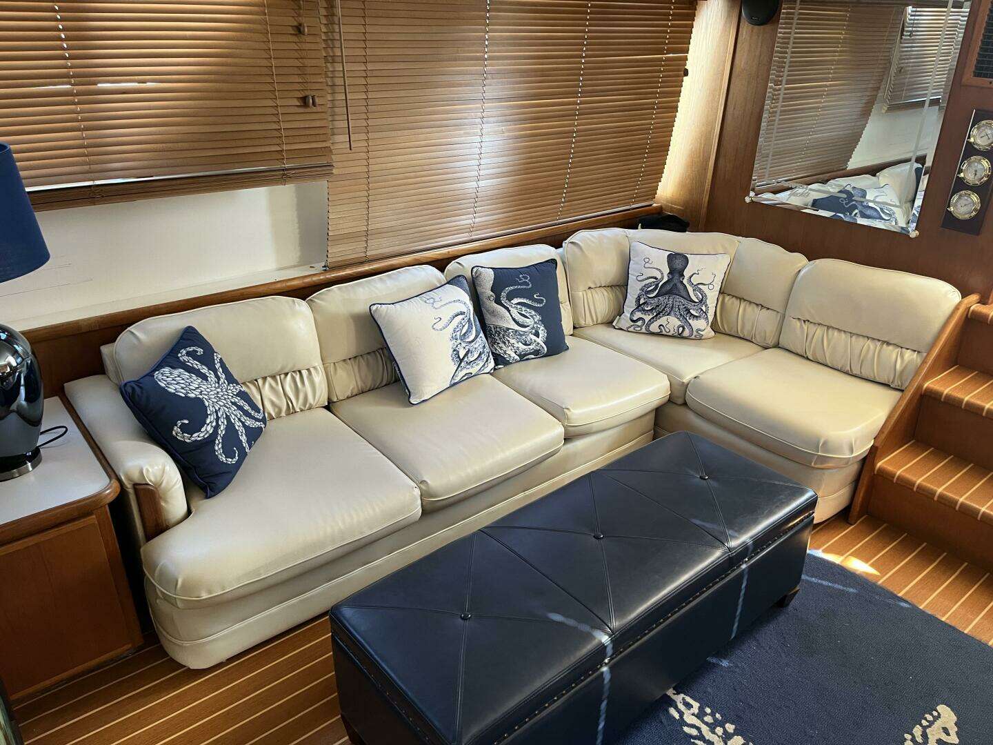 1995 Carver 440 Aft Cabin - Image 6