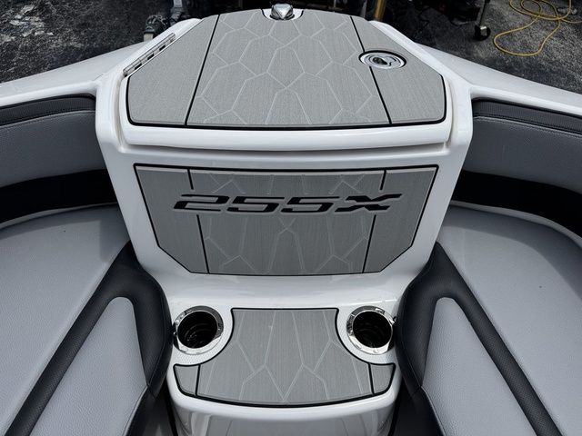 2026 Yamaha Boats 255XE - 12