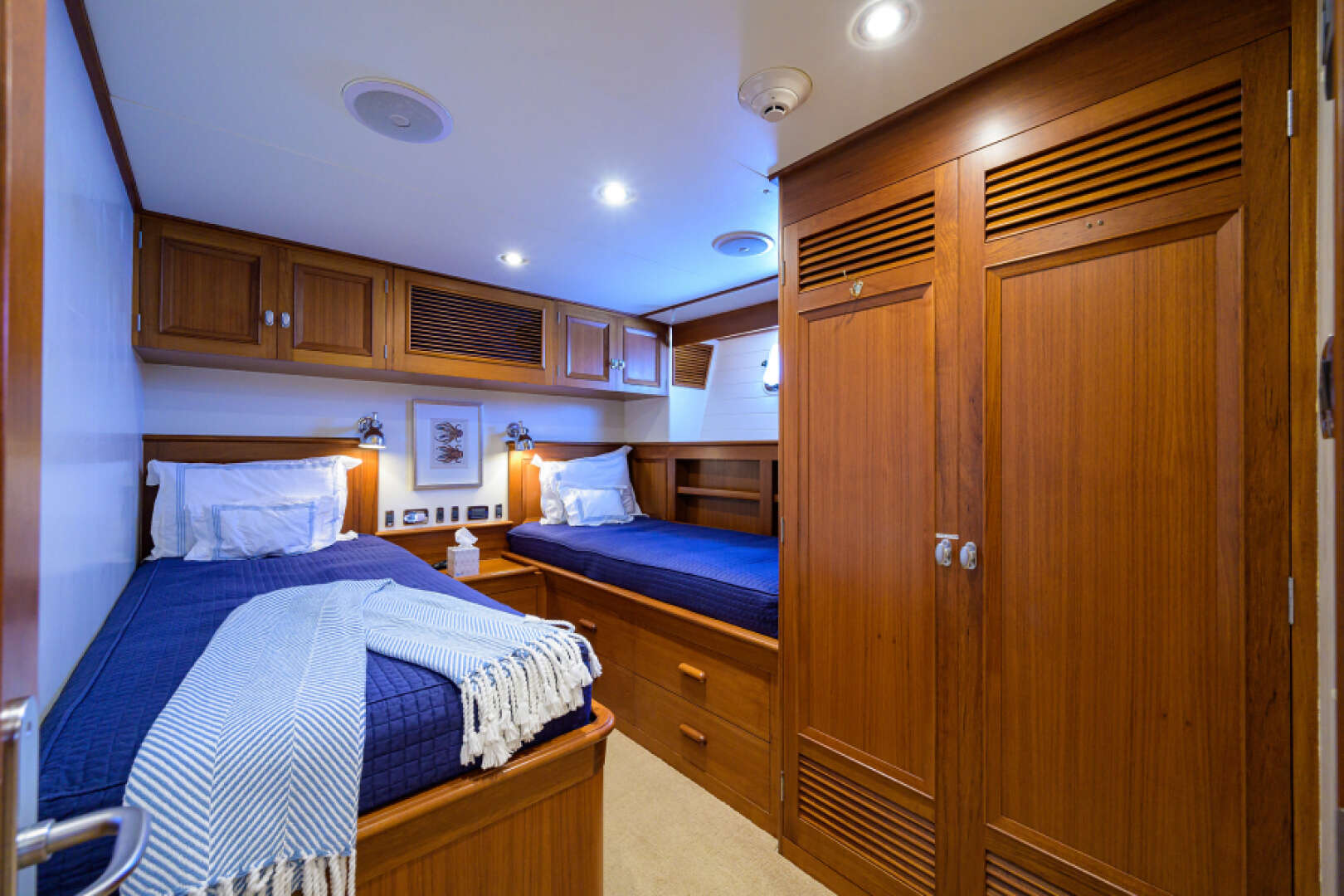 2003 New England Boatworks Enclosed Raised Pilothouse - Image 31