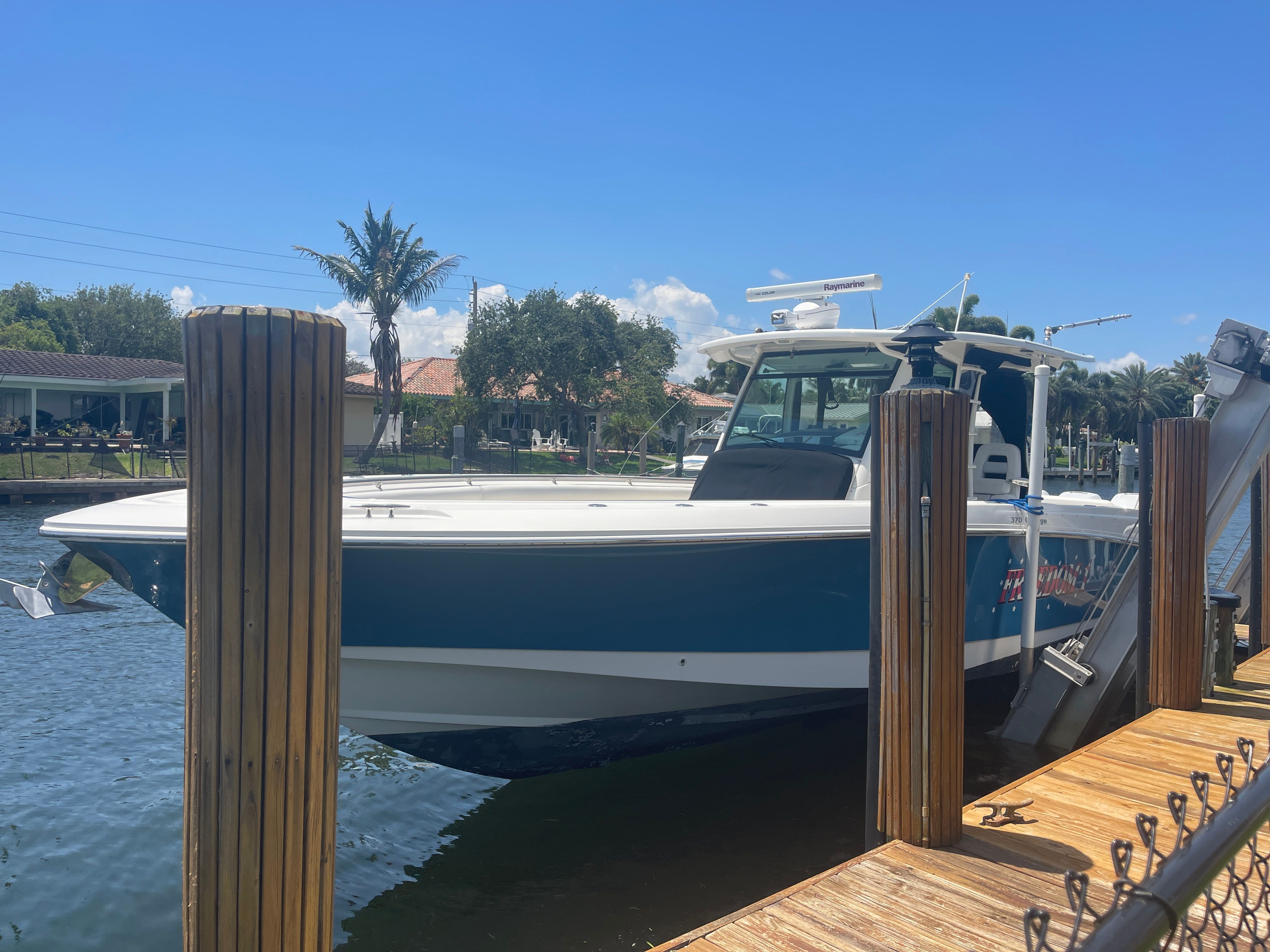 2013 Boston Whaler 370 Outrage