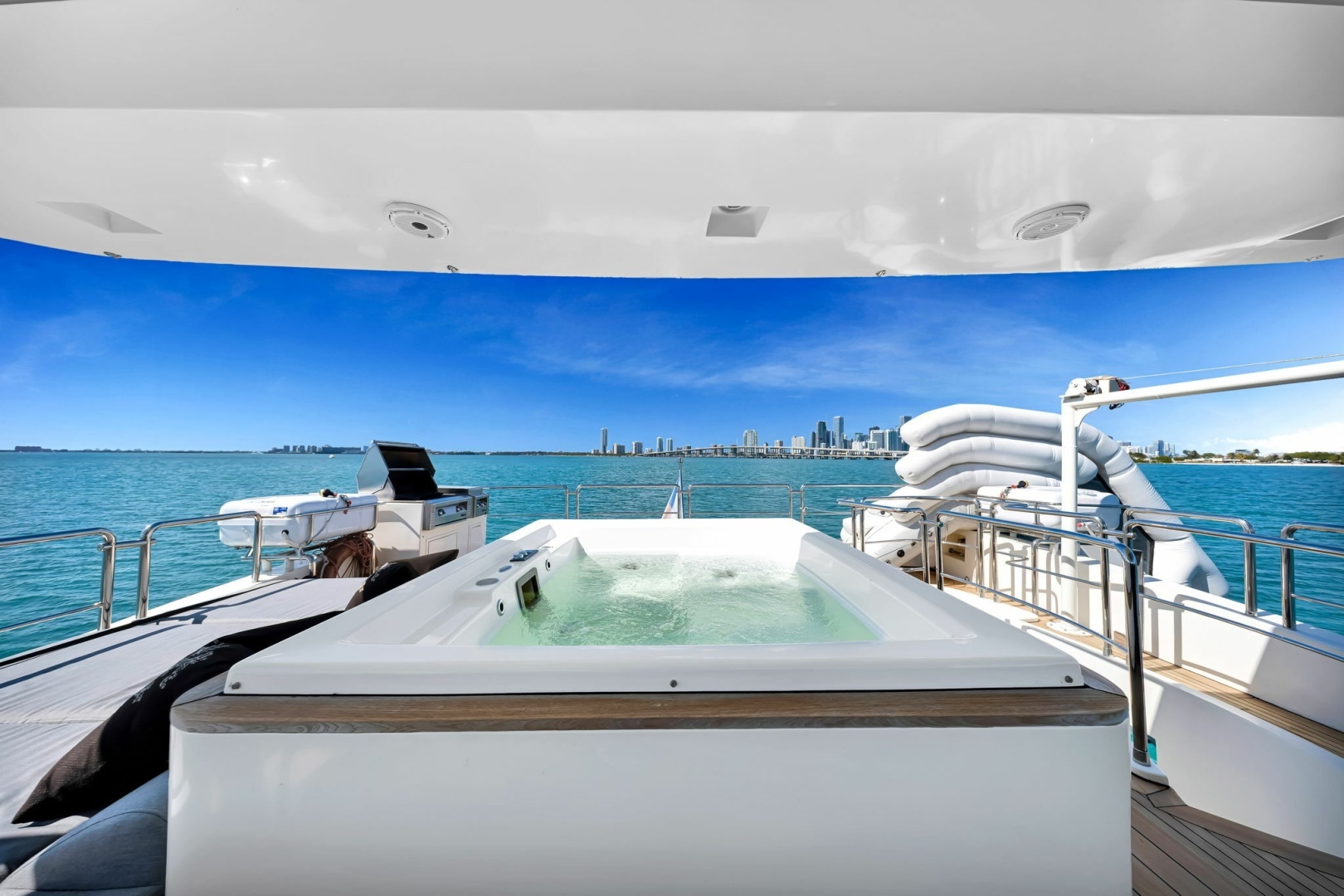 2005 Azimut 105 - Image 10