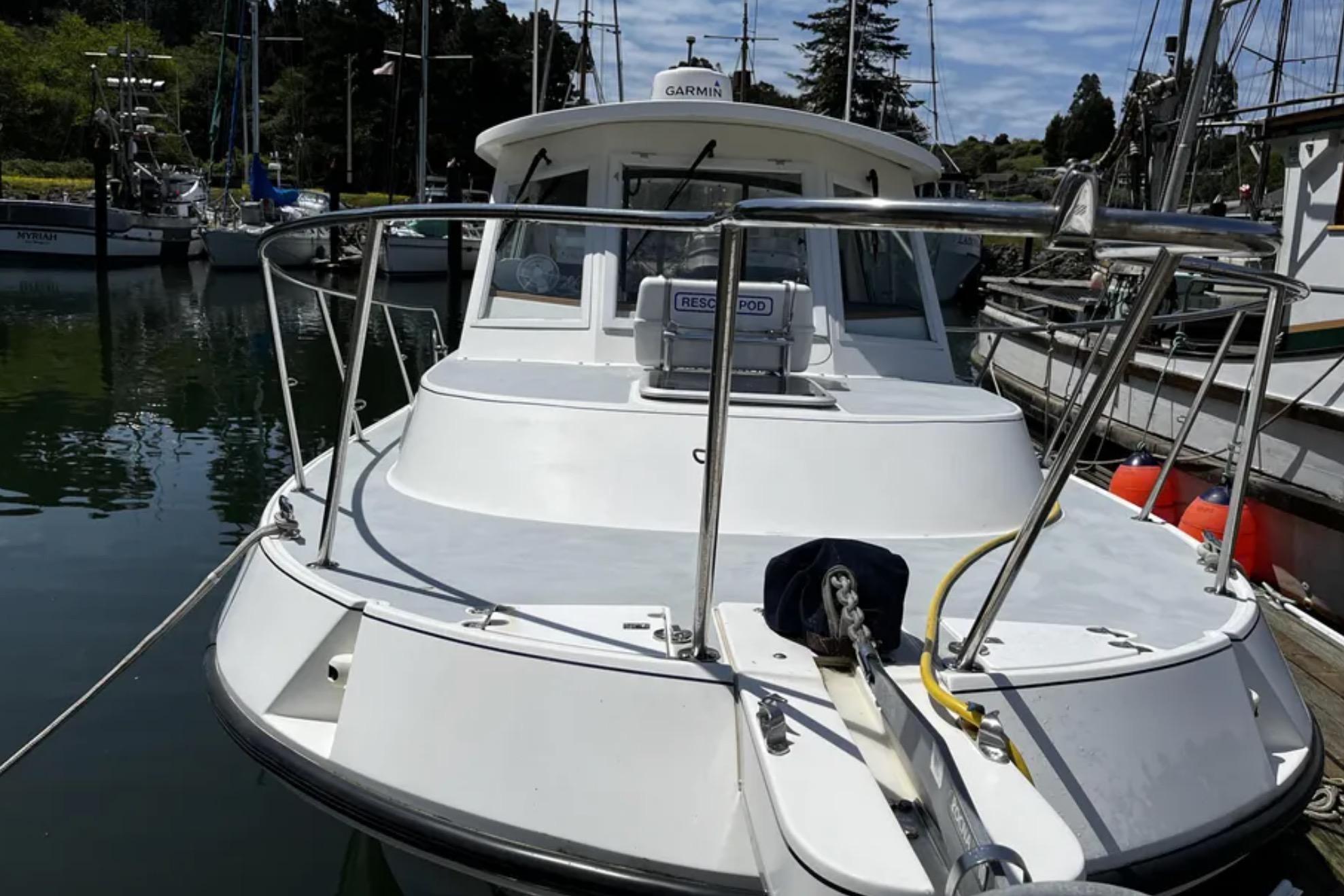 2005 Albin 28 Tournament Express boat docked in a marina, featuring a sleek white design.