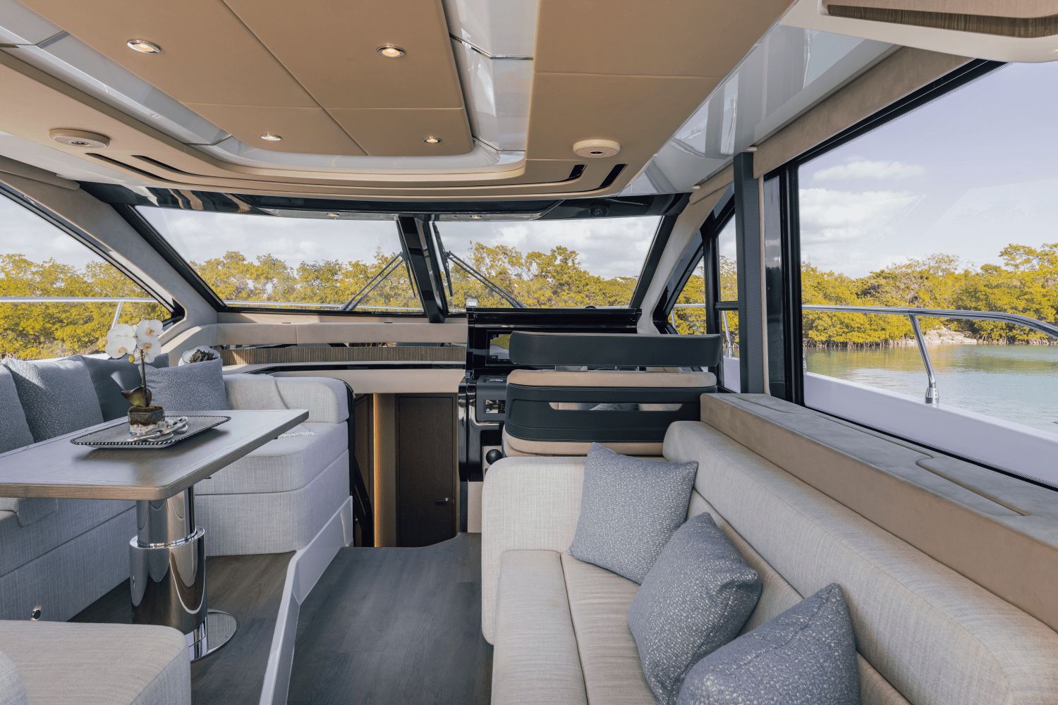 2027 Cruisers Yachts 57 Fly - 66
