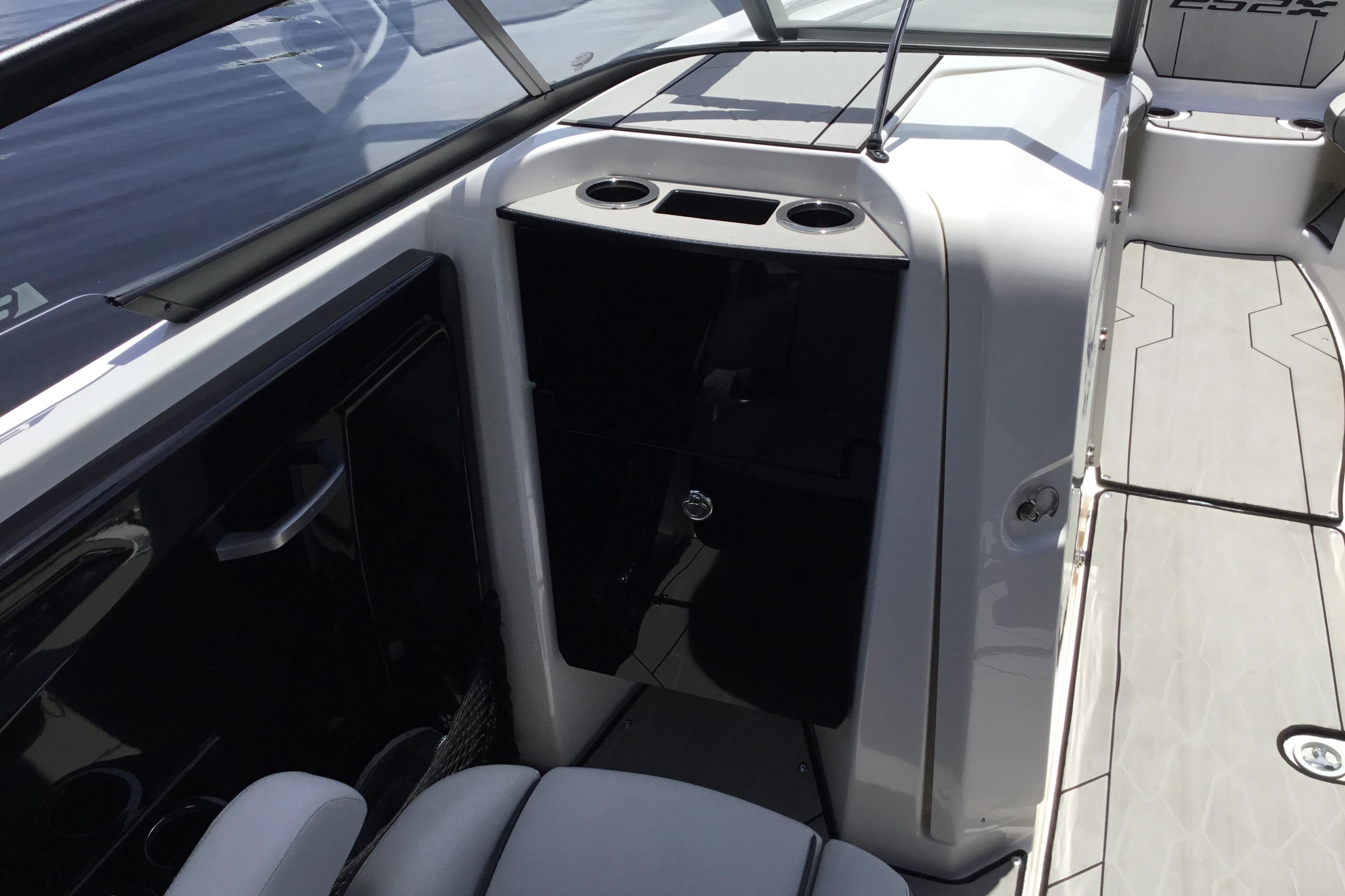2023 Yamaha Boats 252XE interior with sleek design and modern amenities.