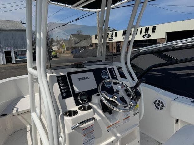 2025 Robalo Center Console R180 - 4