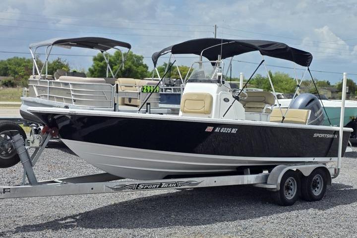 2016 Sportsman Masters 227 Bay Boat