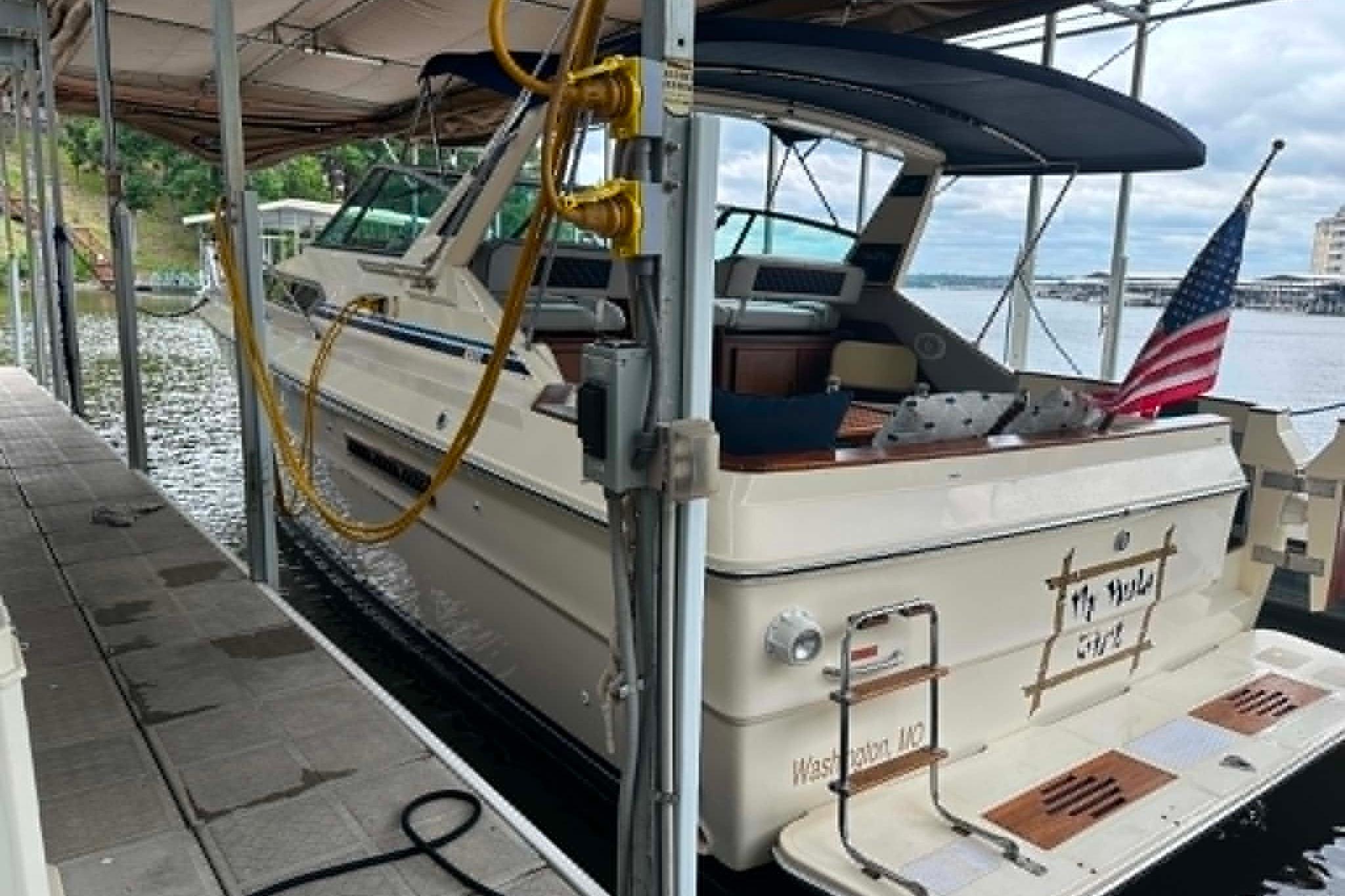 1988 Sea Ray 390 Express Cruiser