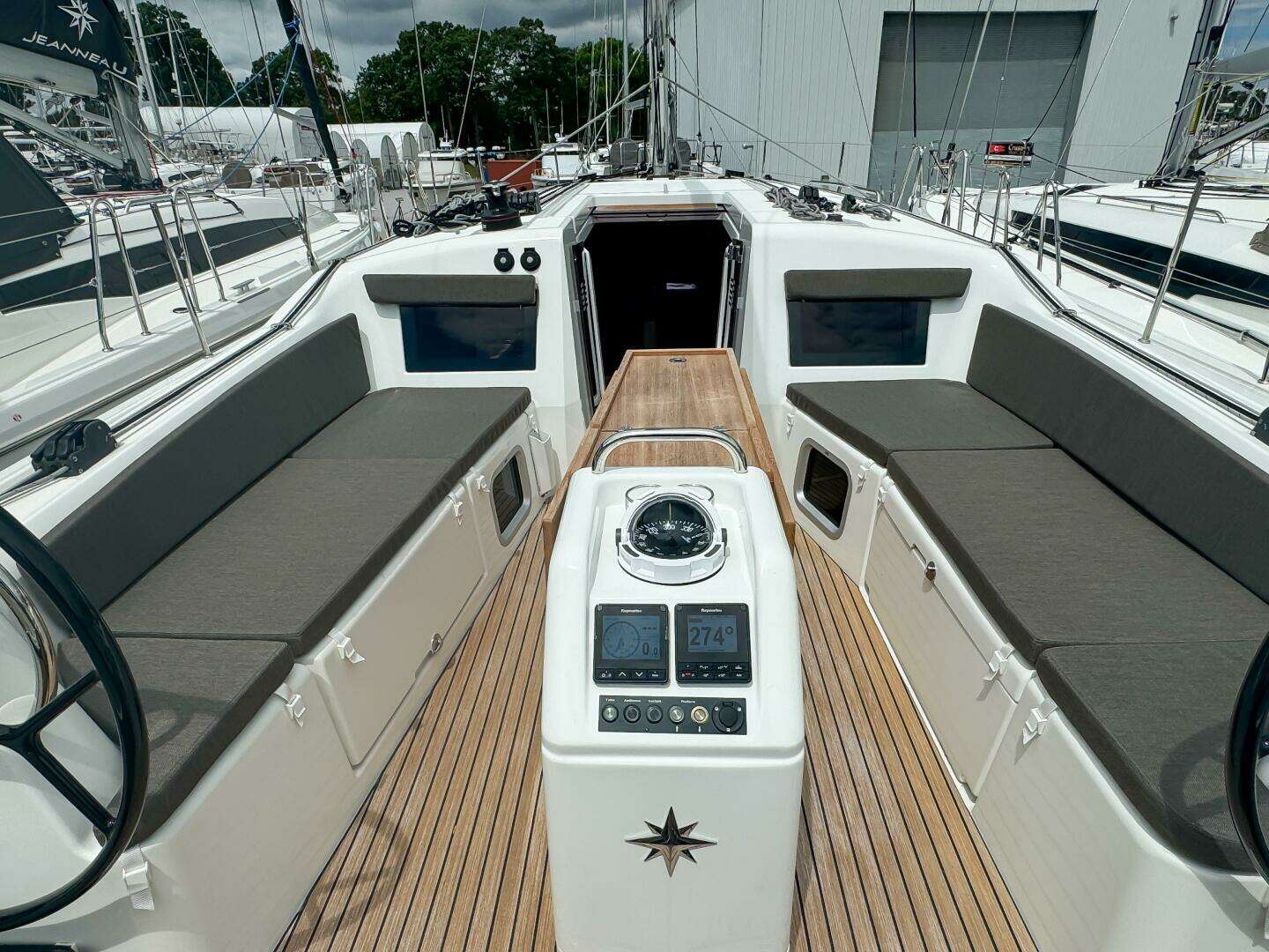 2024 Jeanneau Sun Odyssey 410 - Image 3