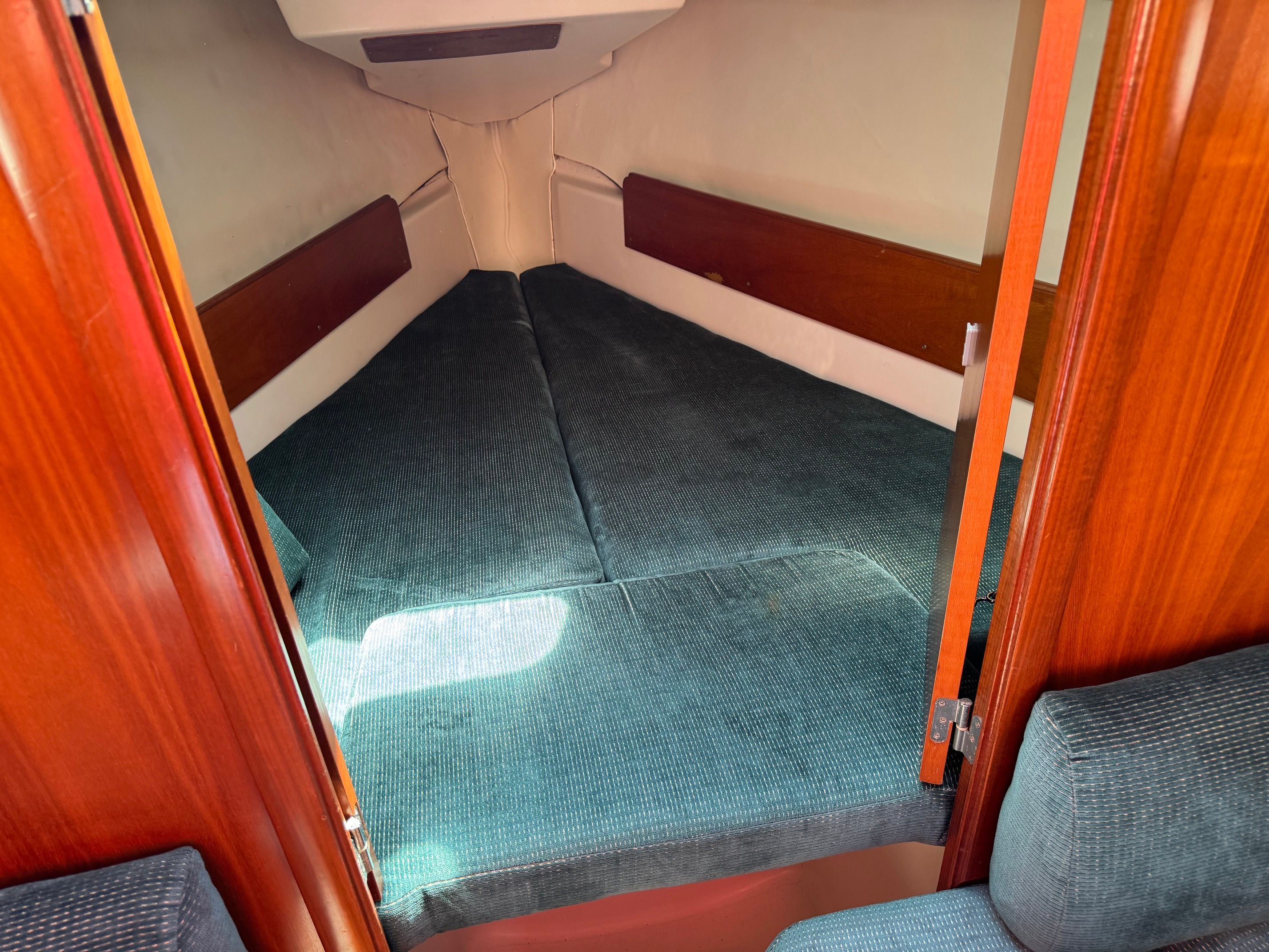 2000 Beneteau Oceanis 321 - 22