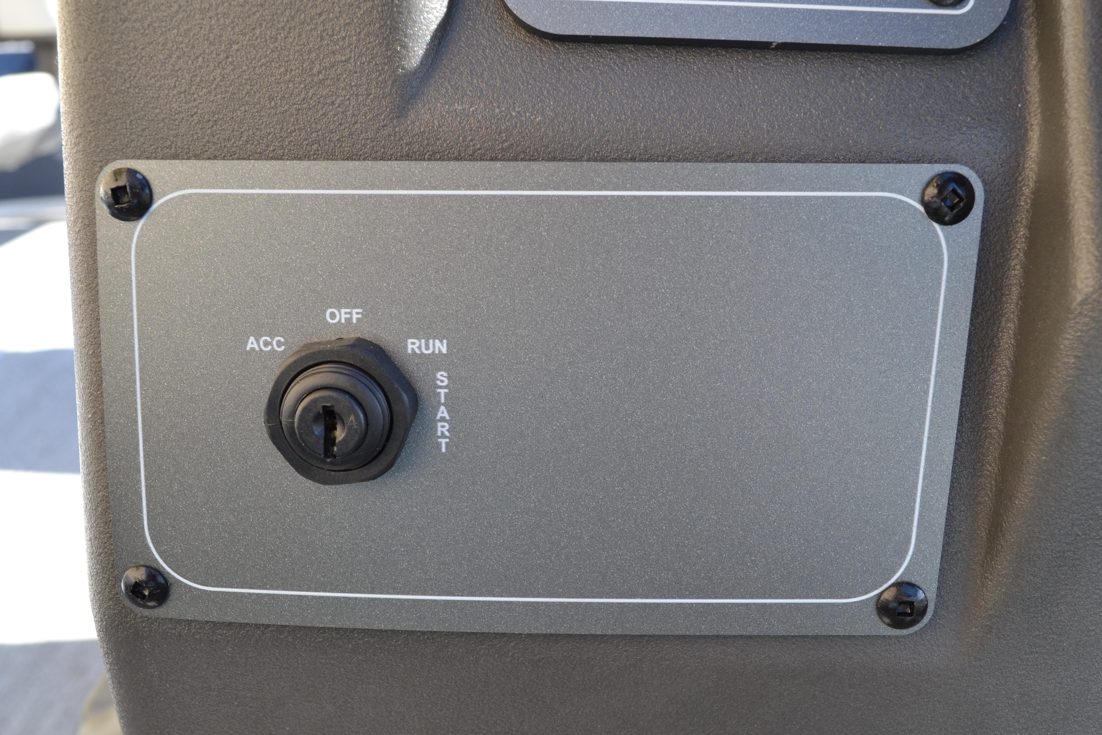 Ignition switch panel on 2026 Sun Tracker Bass Buggy 16 XL Select boat.