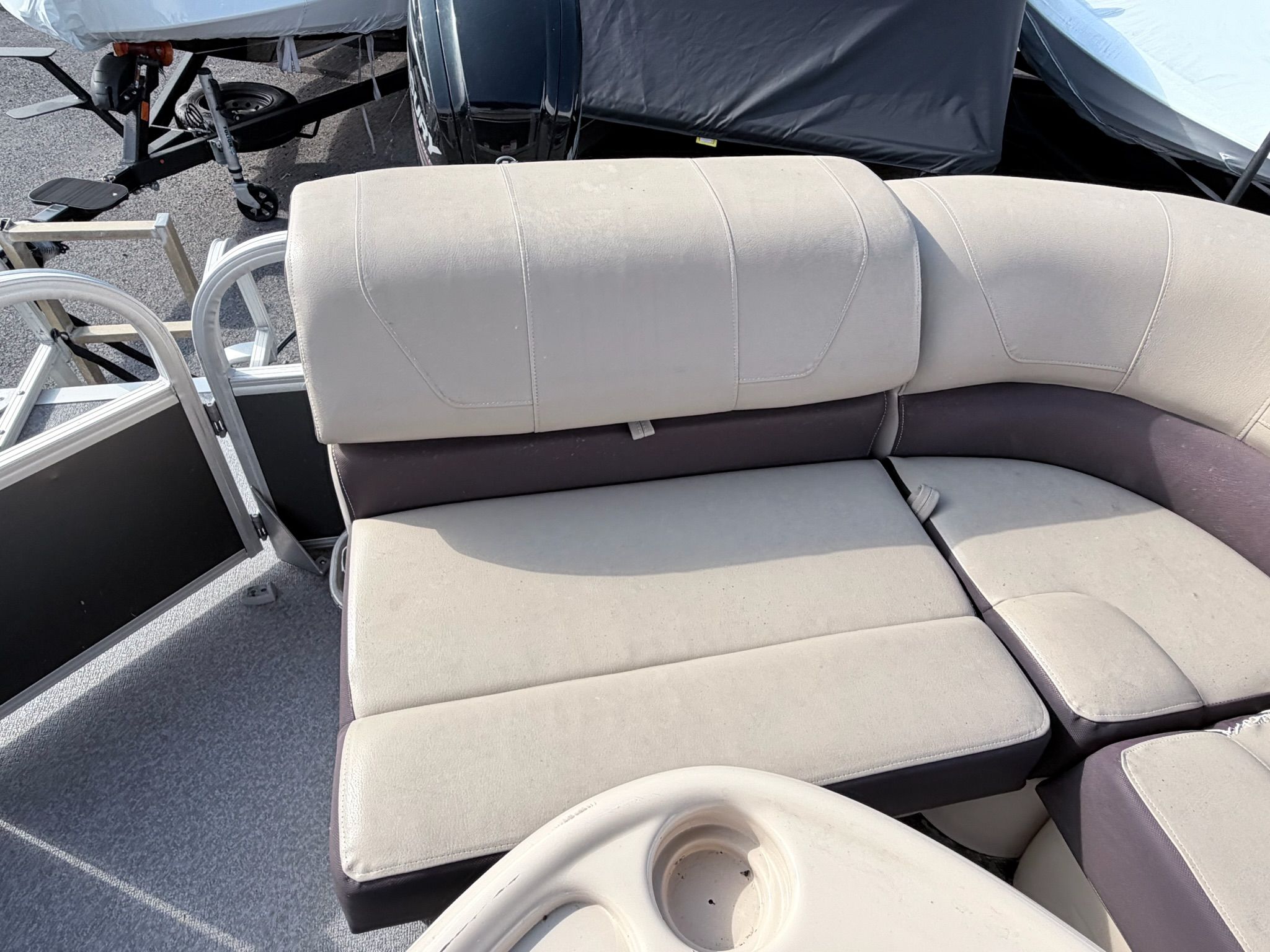 2018 Sun Tracker Party Barge 20 DLX - 21
