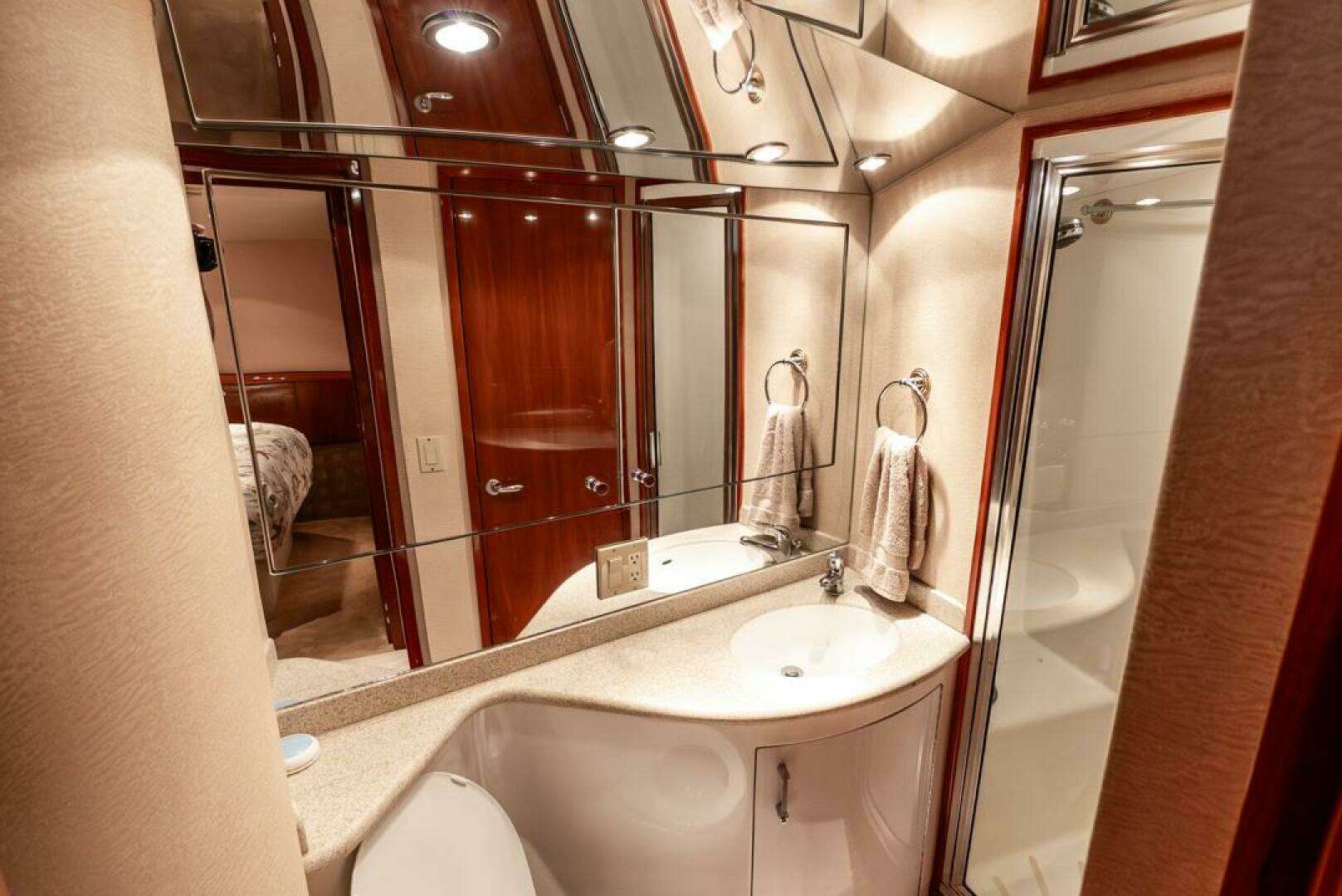 2005 Hatteras 50 Convertible - Image 21