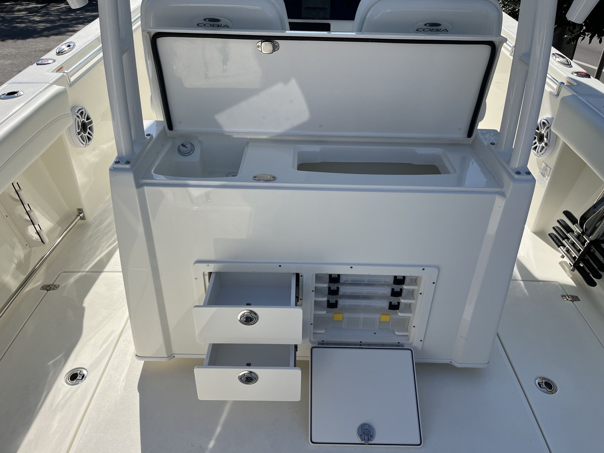 2026 Cobia 320 Center Console - 12
