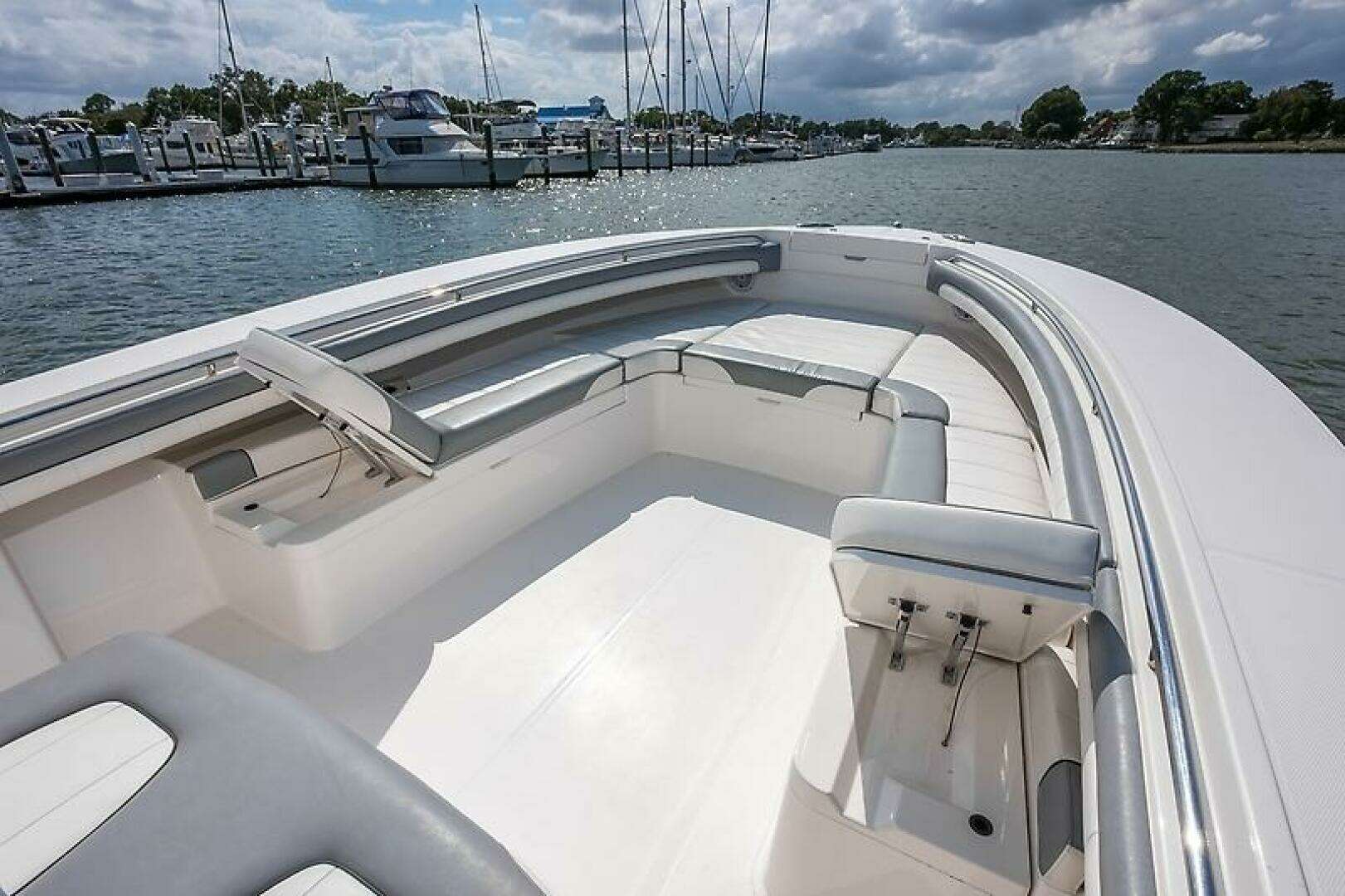 2018 Regulator 34 FS - Image 22