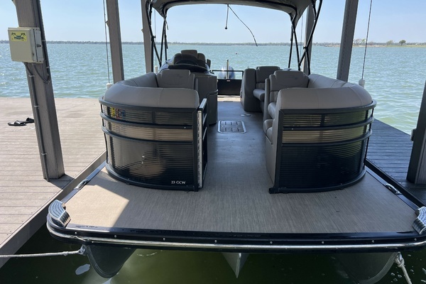 2017 Bennington 23GCW