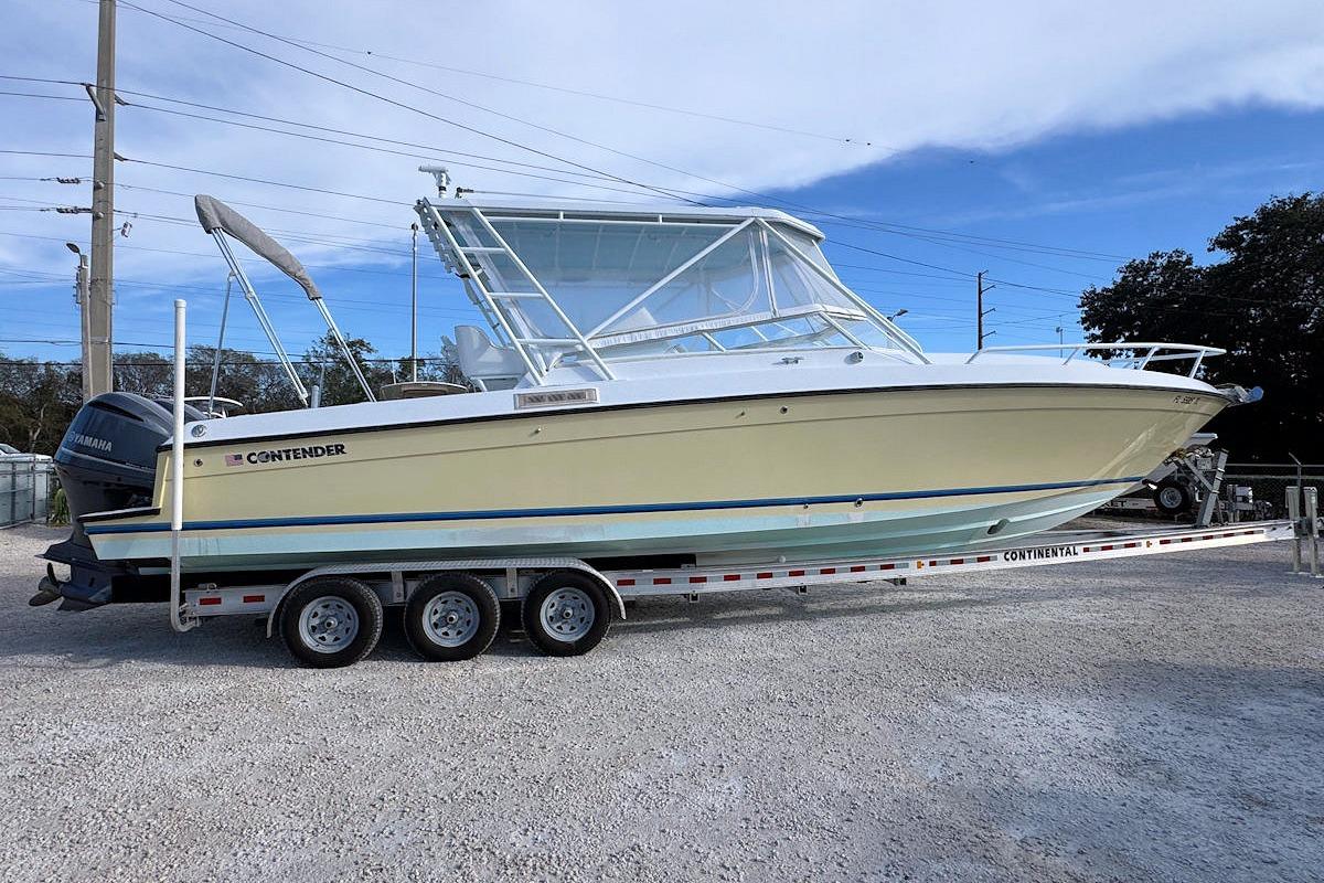 2005 Contender 35 Express Side Console