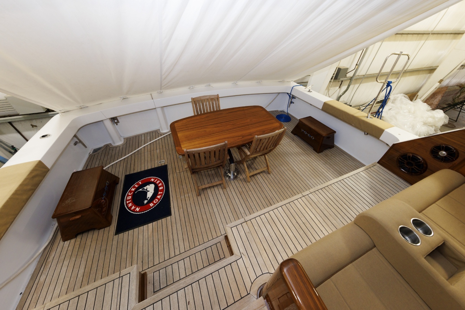2005 Viking 61 Convertible - Image 22