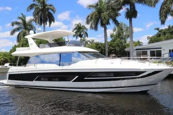 2017 Prestige Motoryacht