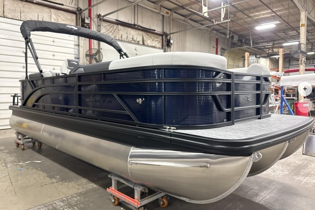 2026 Bennington 22 S1 Stern Radius