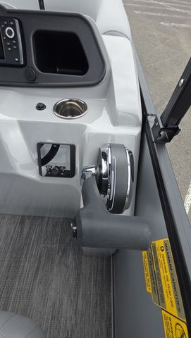 2026 Bentley Pontoons BENTLEY BOLT With 150Hp Mercury Four-Stroke Motor - 37