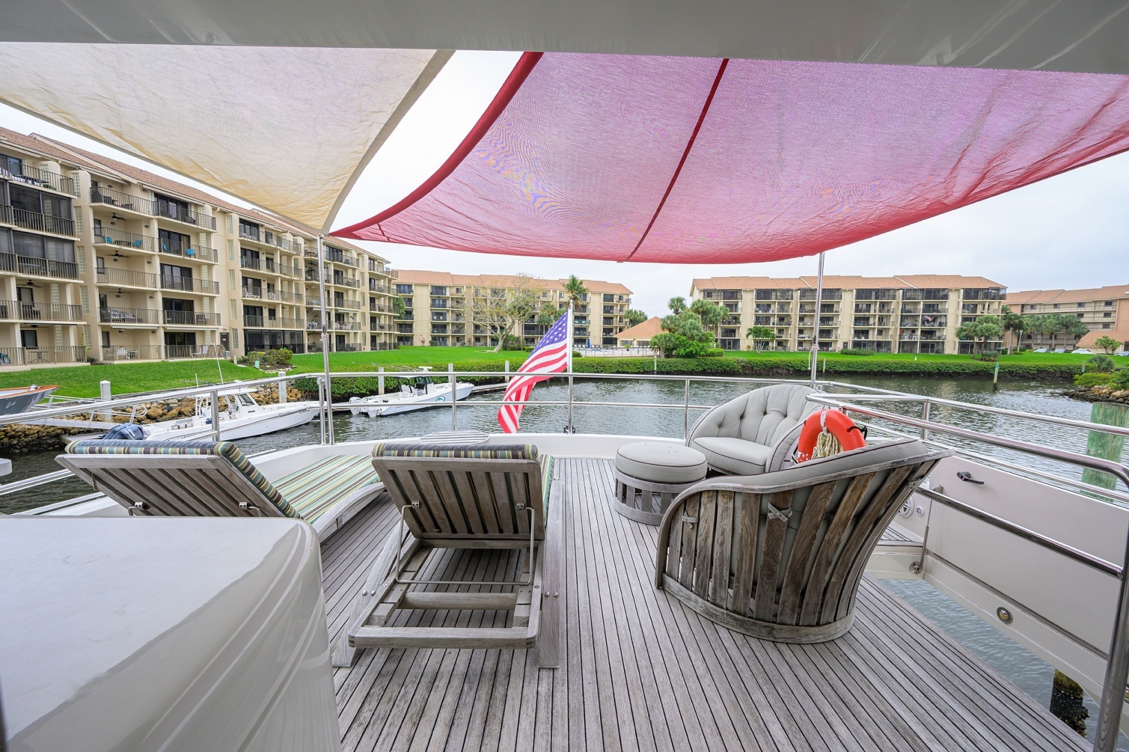 2013 Hatteras 80 Motor Yacht - Image 43