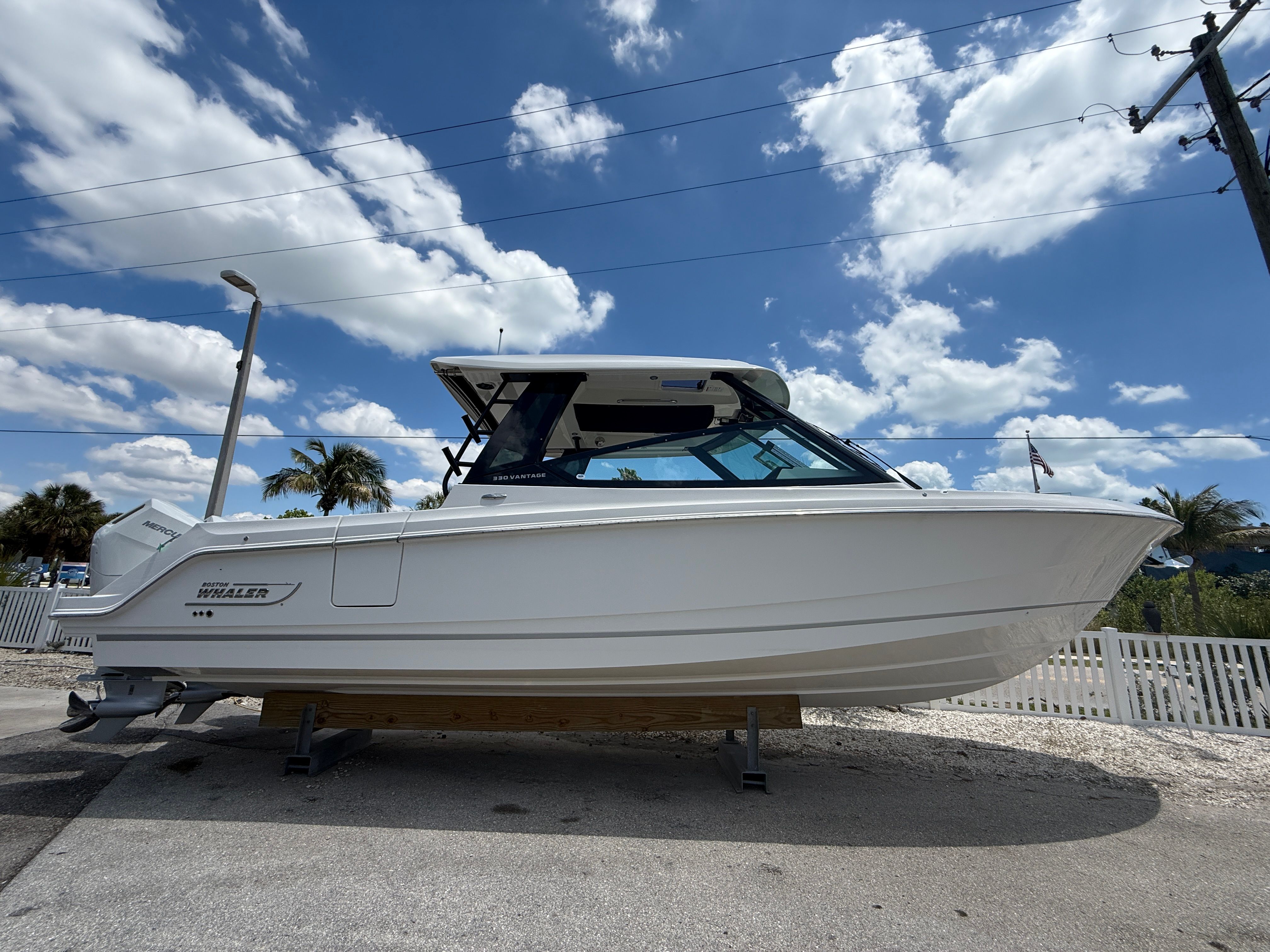 2025 Boston Whaler 330 Vantage