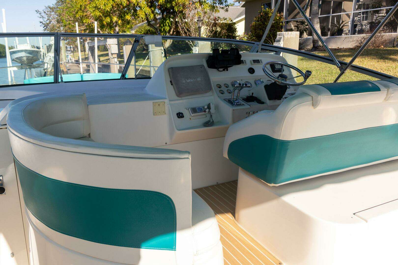 1995 Cruisers ESPRIT 3570 - Image 9