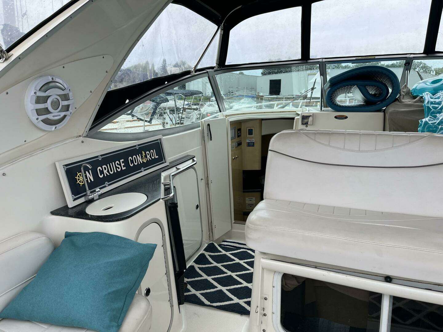 2001 Maxum 3300 SCR - Image 5
