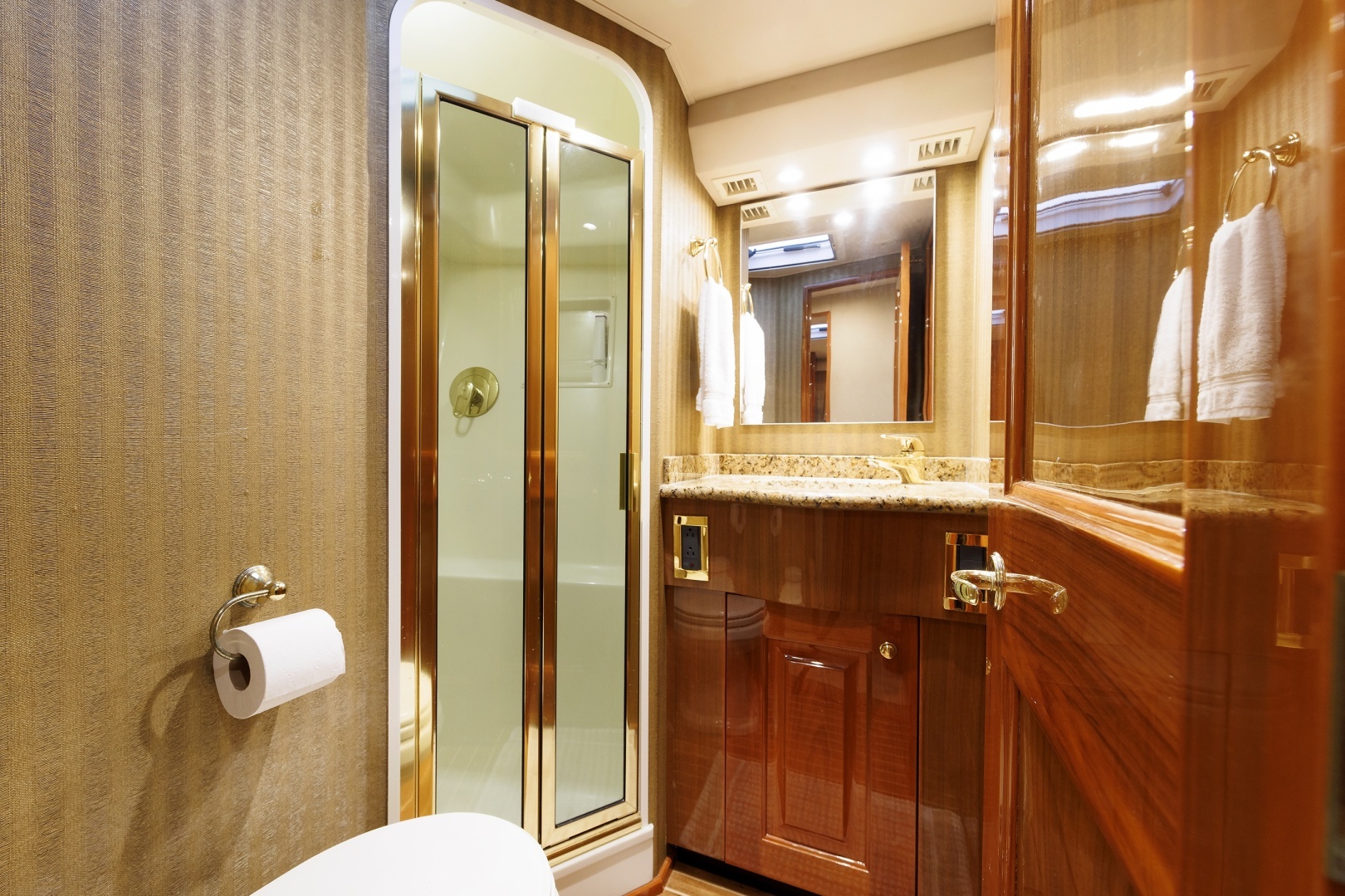2005 Viking 61 Convertible - Image 13
