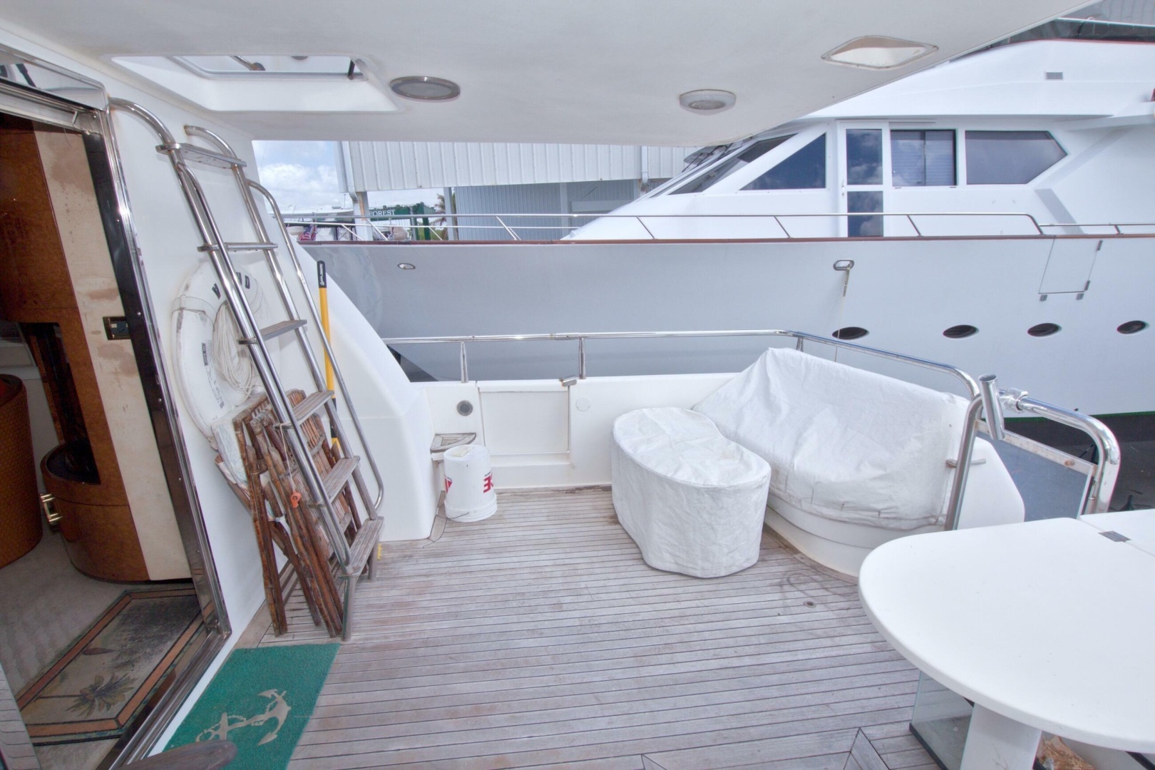1998 Lazzara Yachts 76 Skylounge Grand Salon - Image 6
