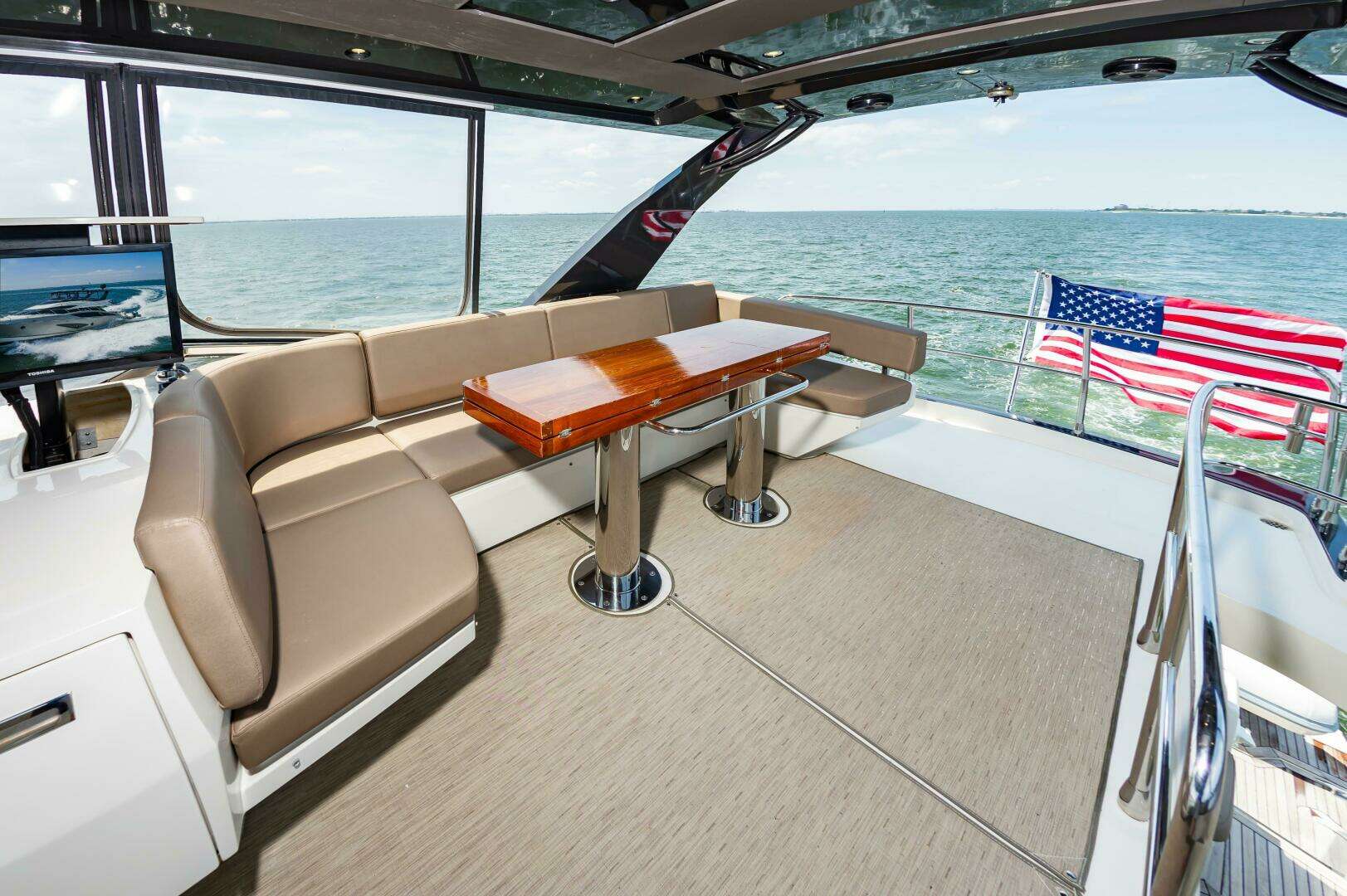 2013 Marquis 63 Sport Yacht - Image 11