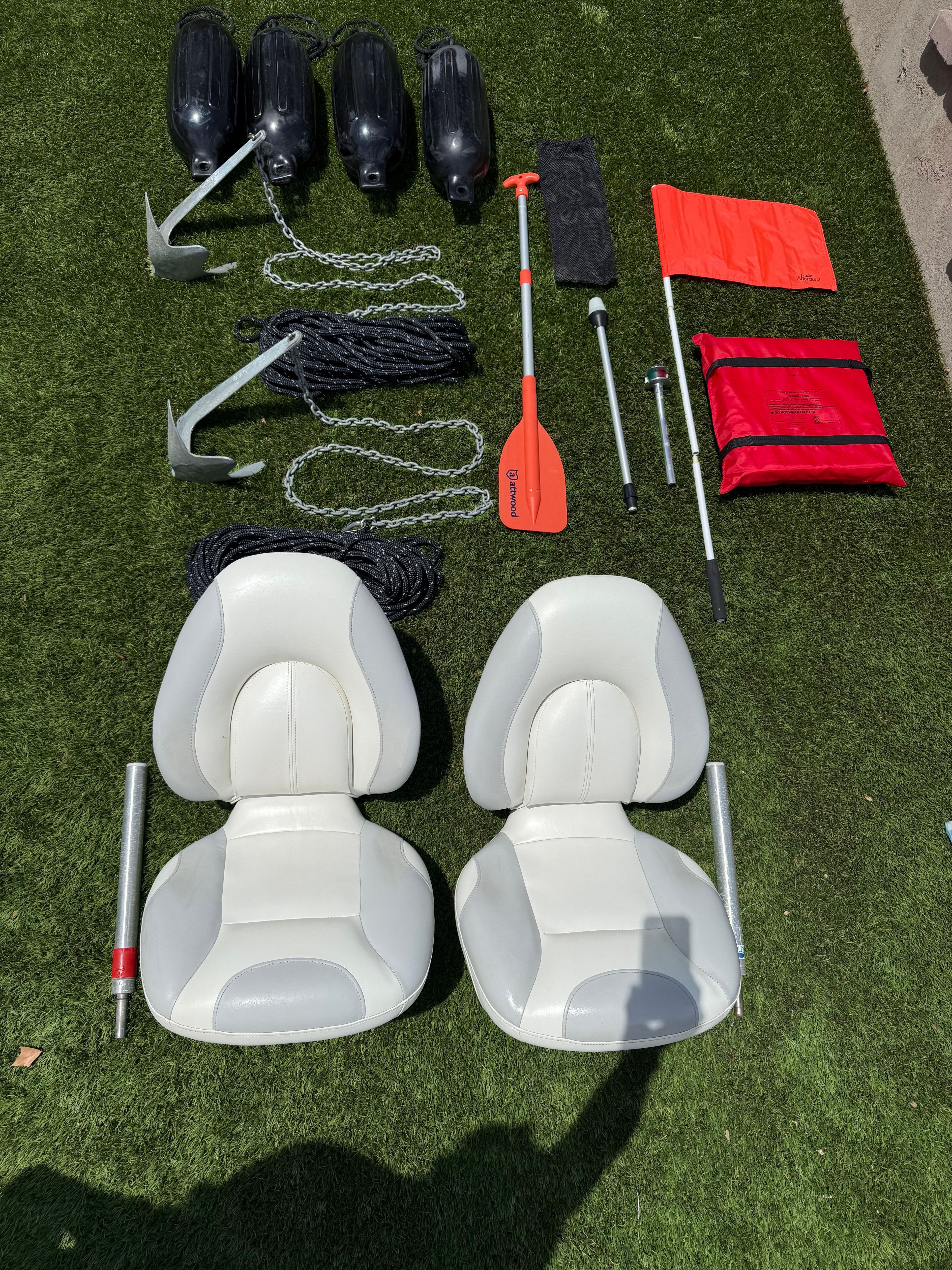 Boat accessories for 1998 Robalo 2100 Bay Hunter displayed on grass.