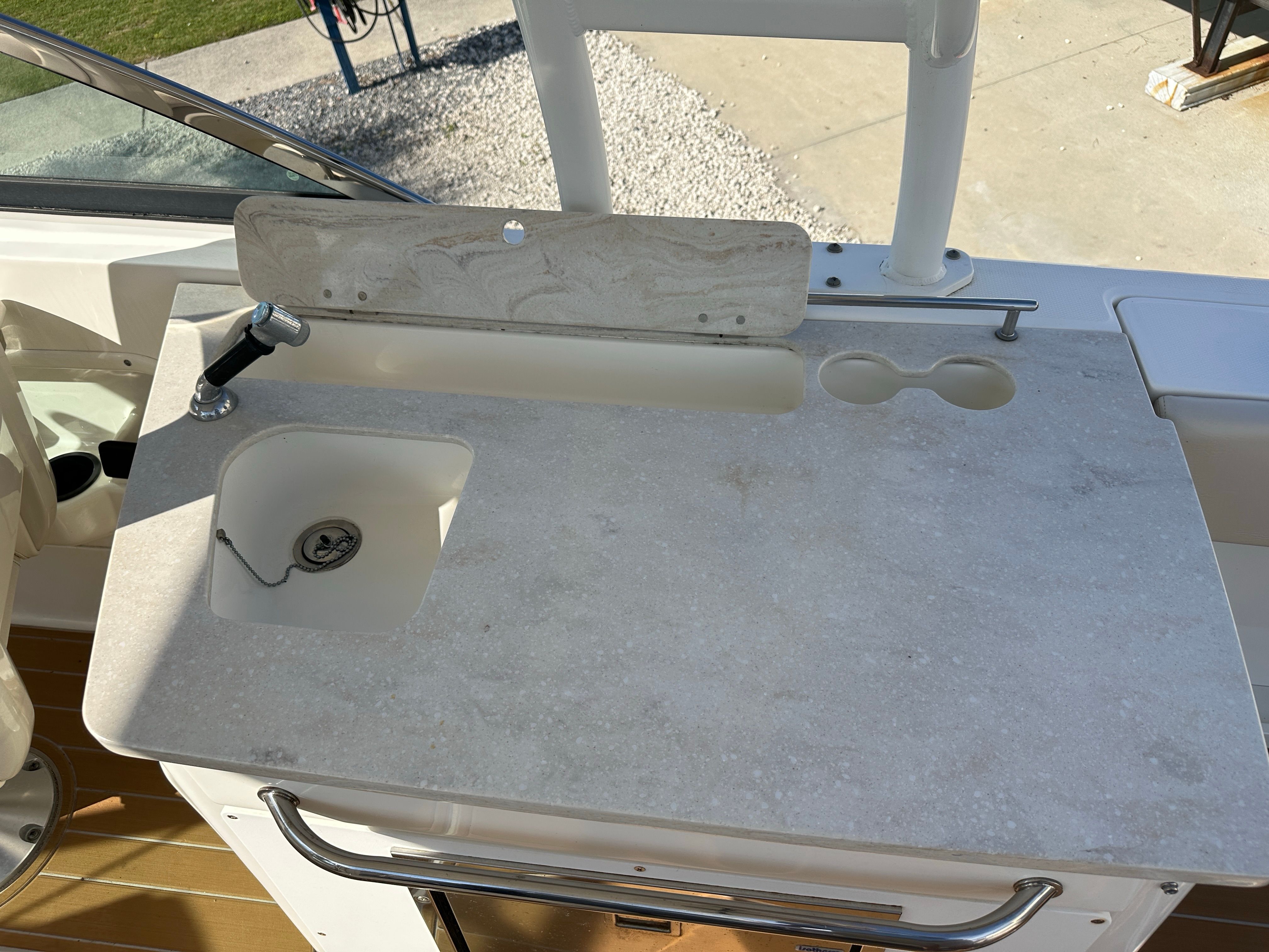 2017 Boston Whaler 270 Vantage - 17