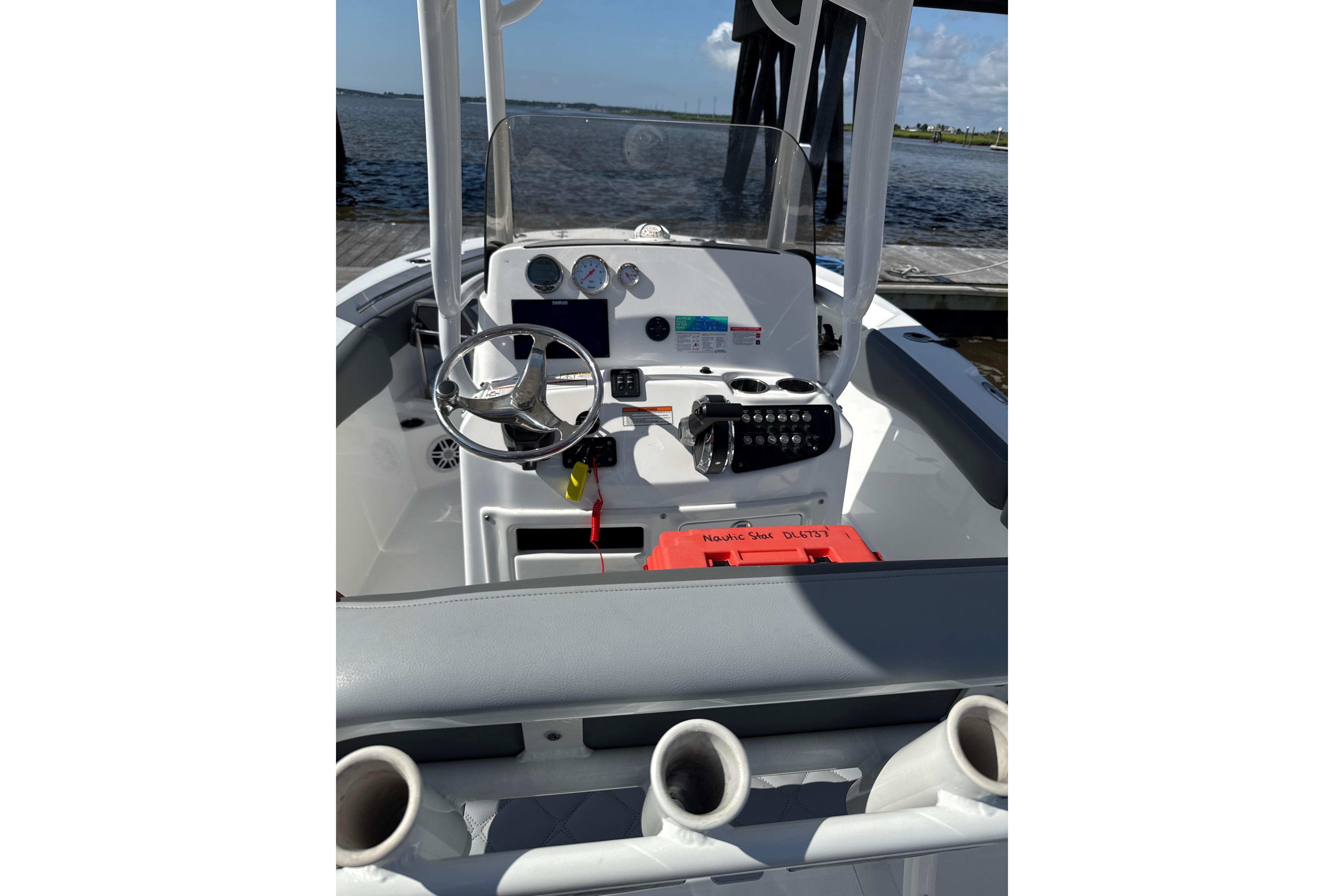 2024 NauticStar 222L Offshore