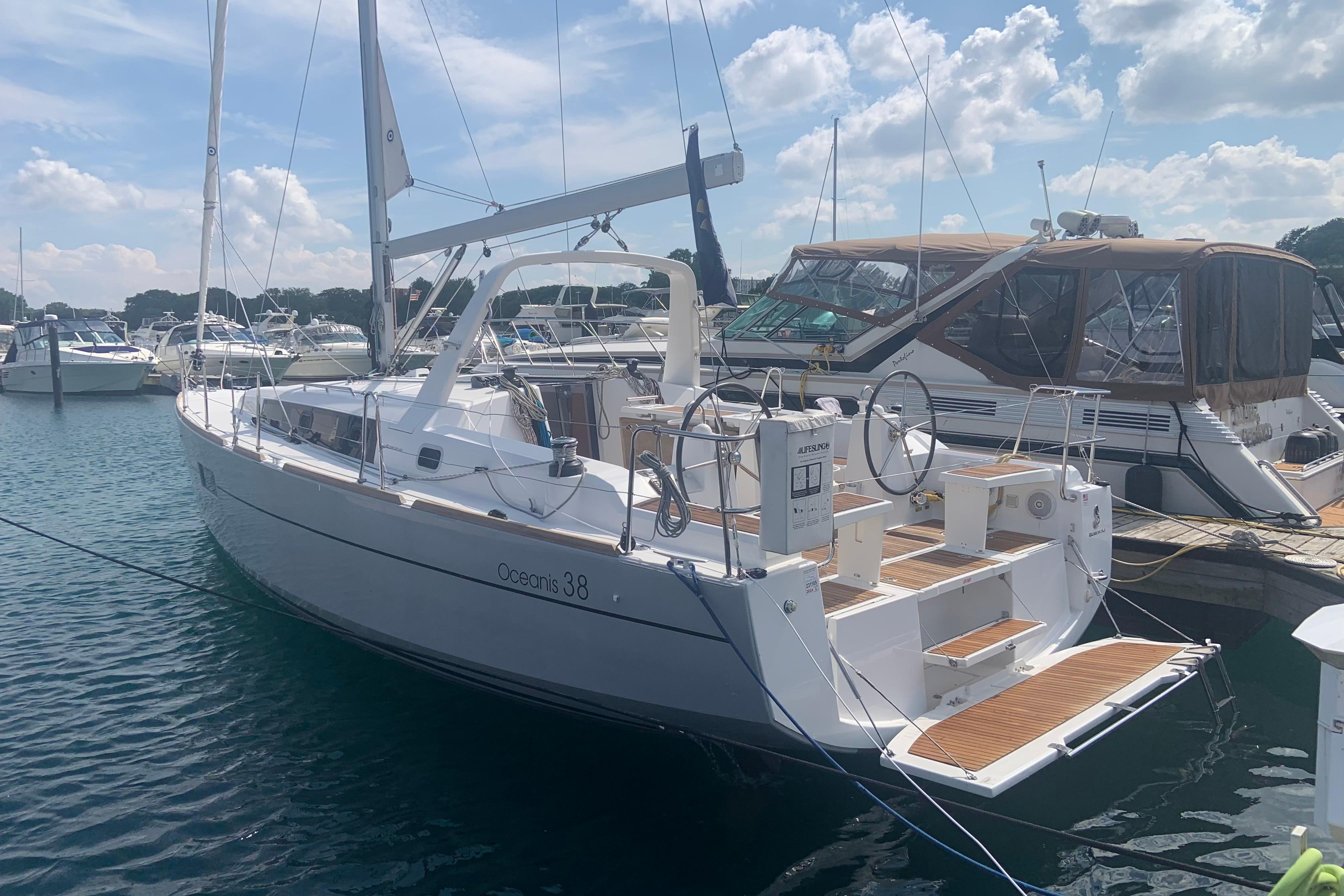 2016 Beneteau Oceanis 38