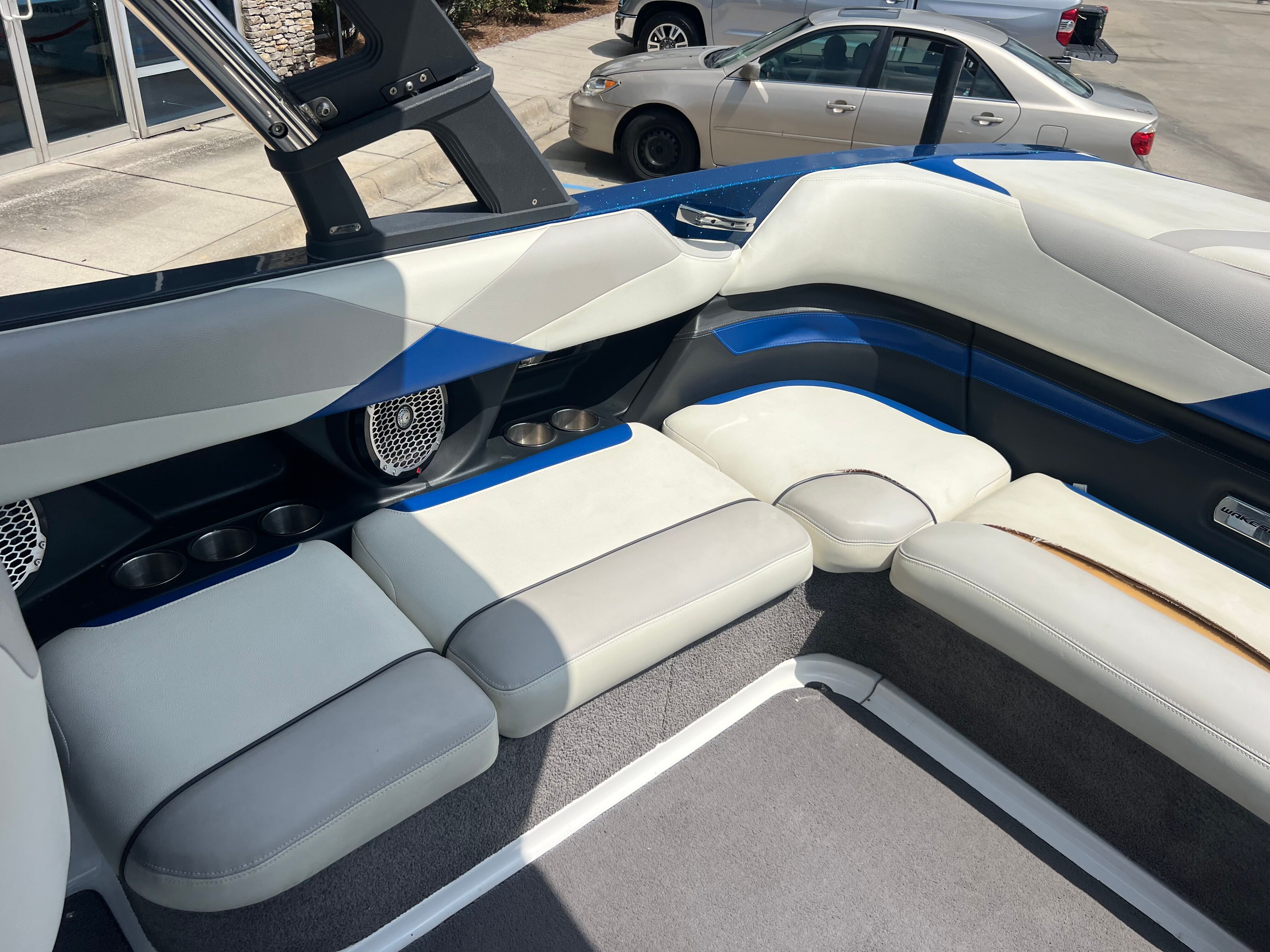 2014 MALIBU 23 LSV - Image 10