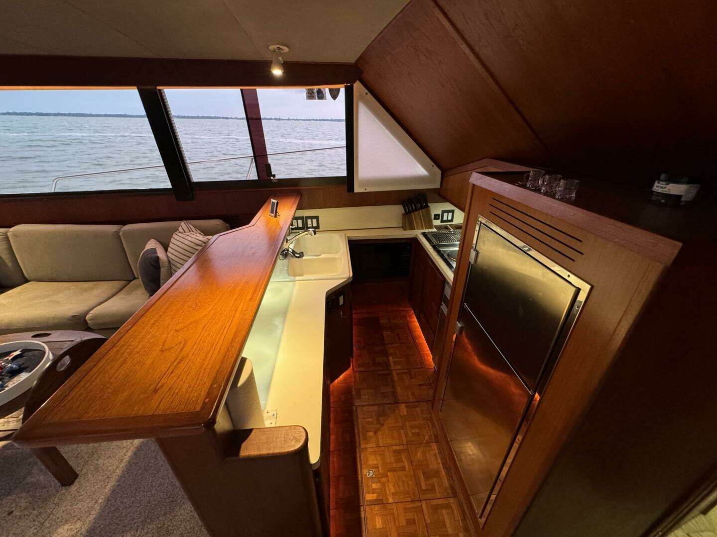 1987 Viking 48 Motor Yacht - Image 40