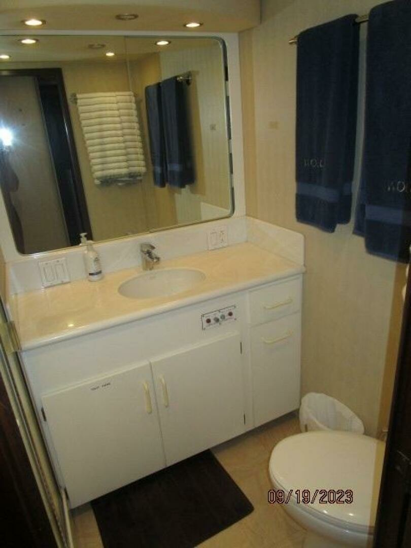 1986 Hatteras 63 CPMY - Image 67