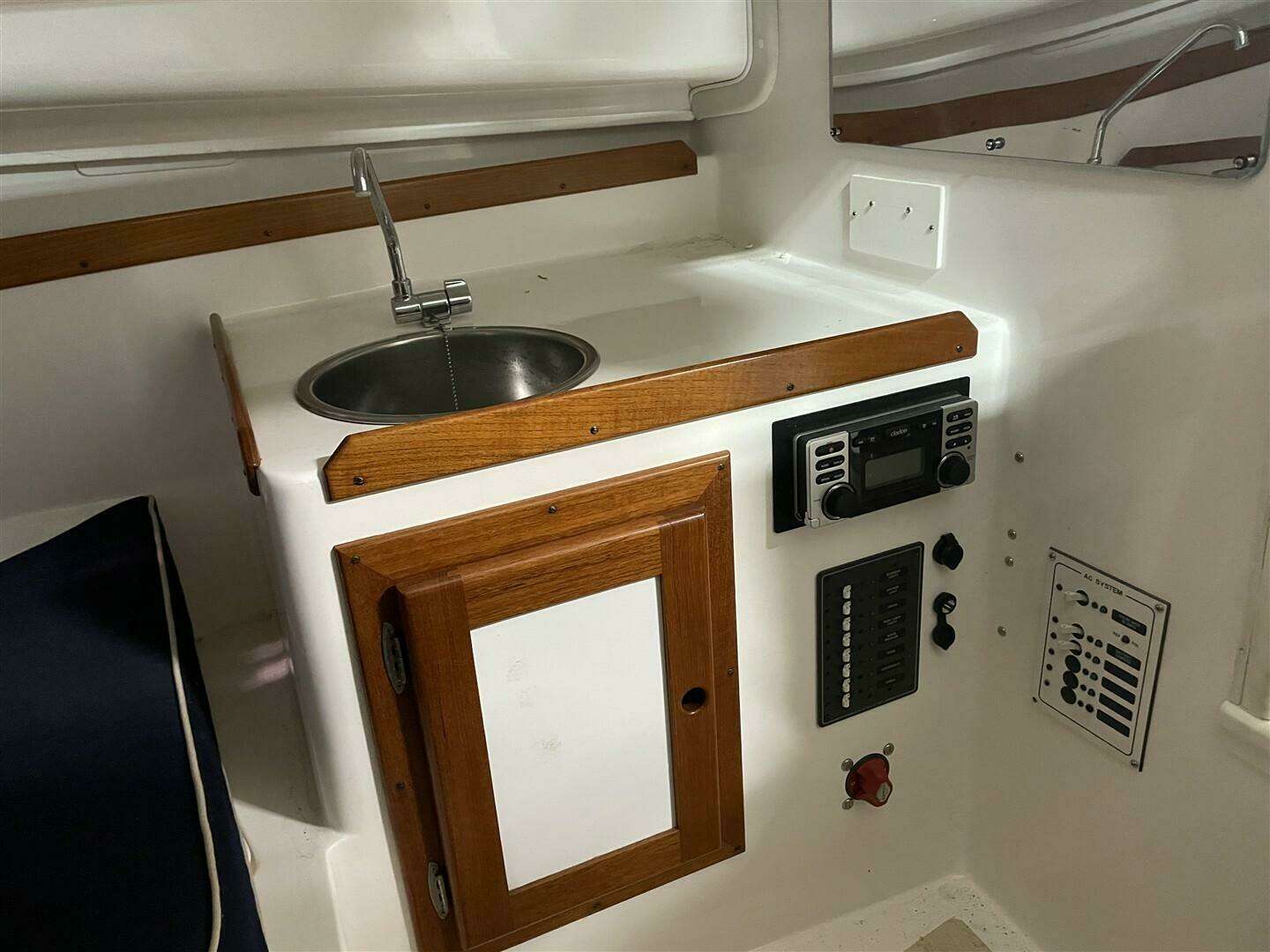 2005 Hunt Yachts 25 Surfhunter - Image 19