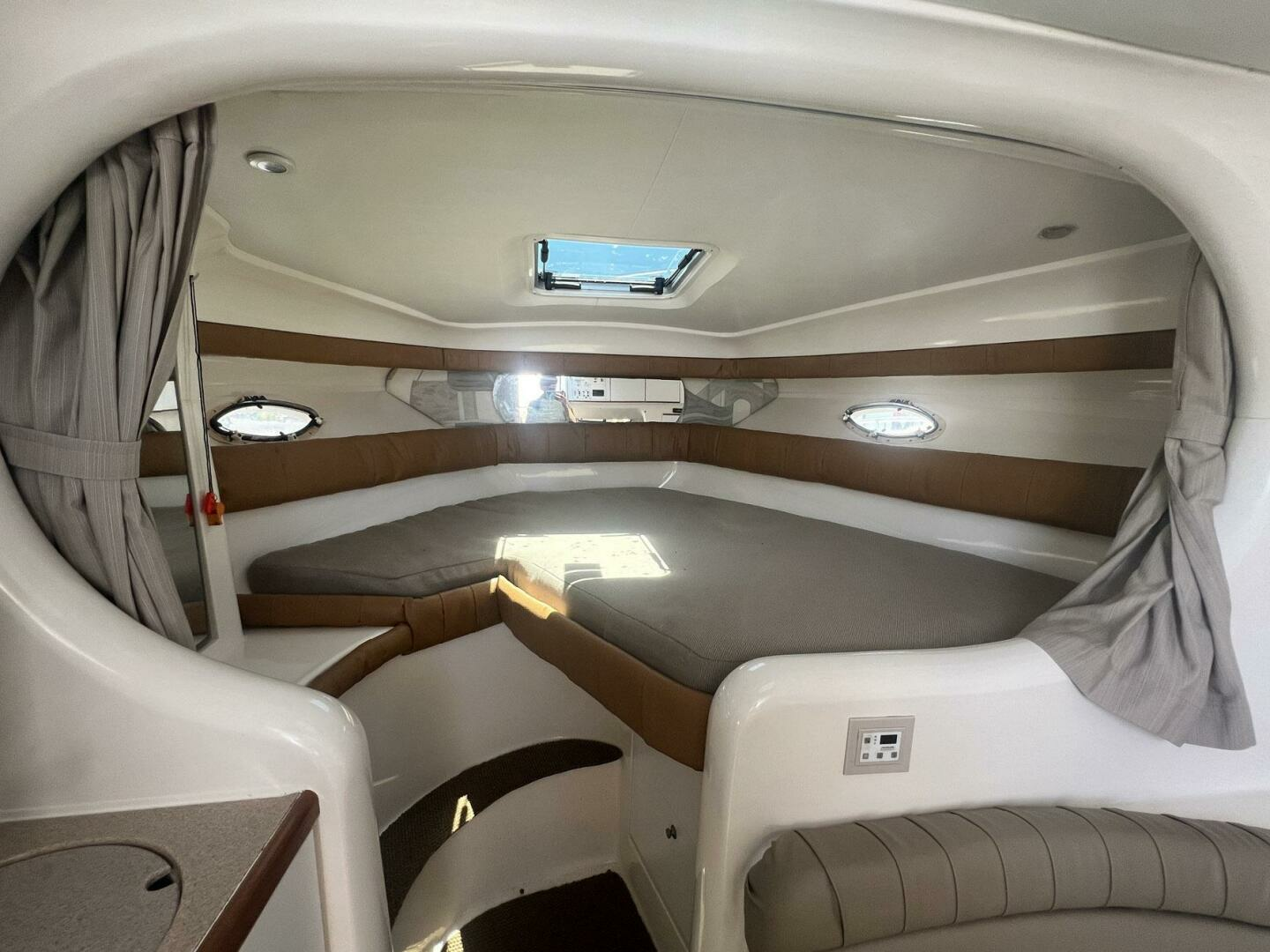 1996 Silverton 310 Express - Image 8