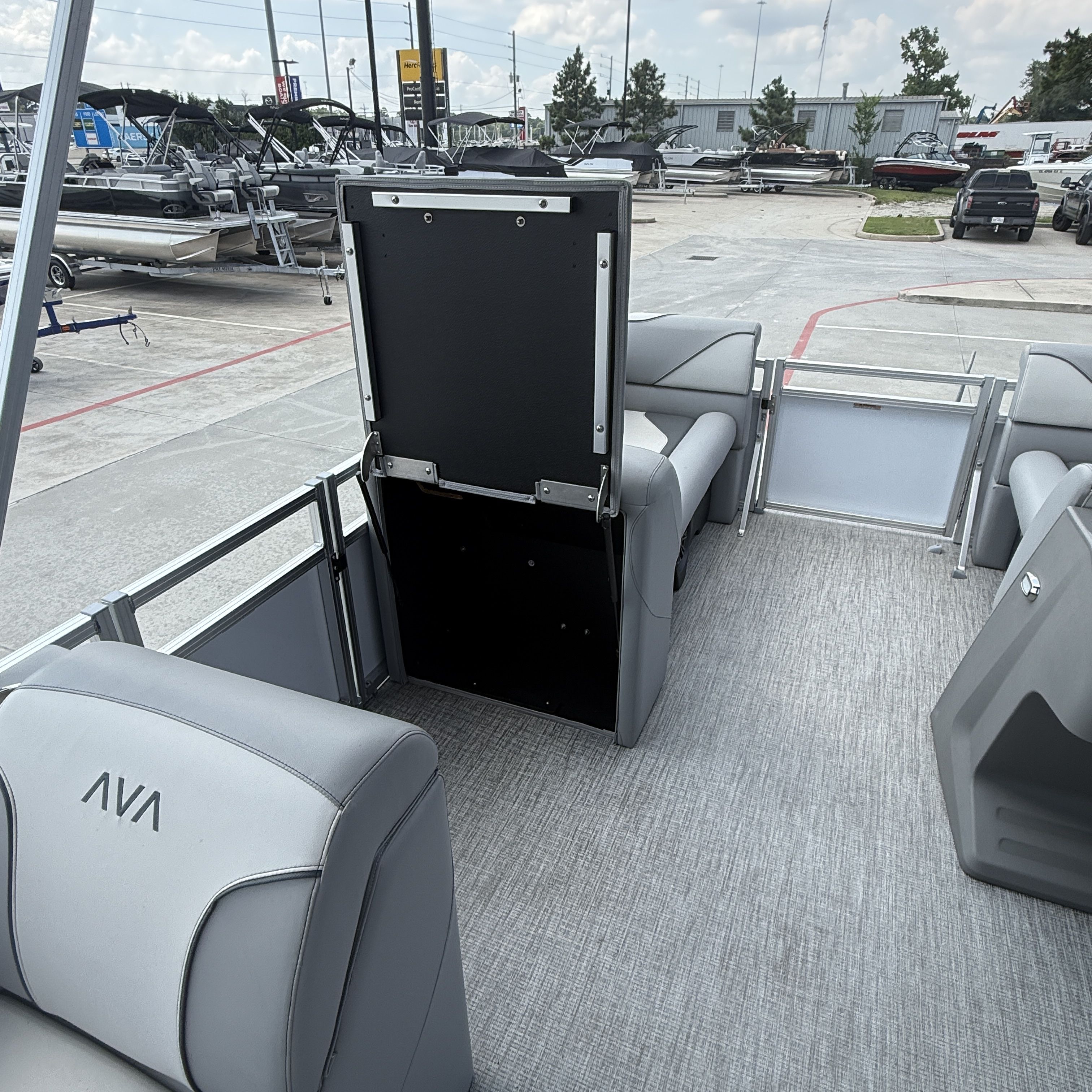 2026 Avalon Venture Quad Lounge - 19' - 18