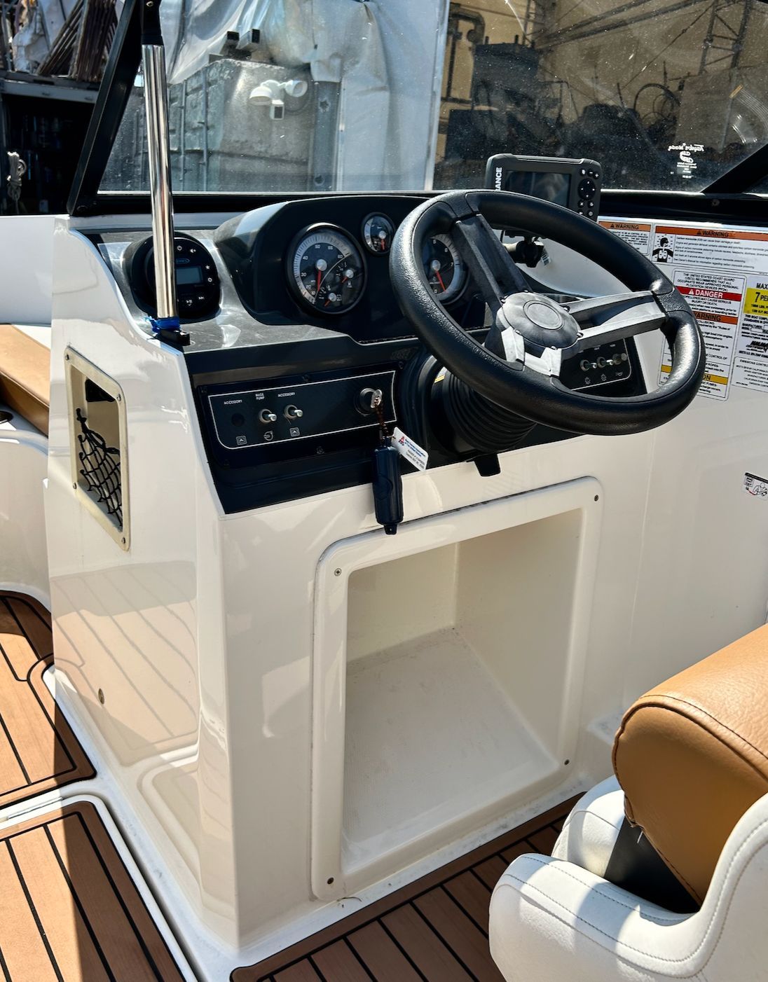 The image shows the cockpit of a 2019 Bayliner VR4 Bowrider OB with steering wheel and instruments.
