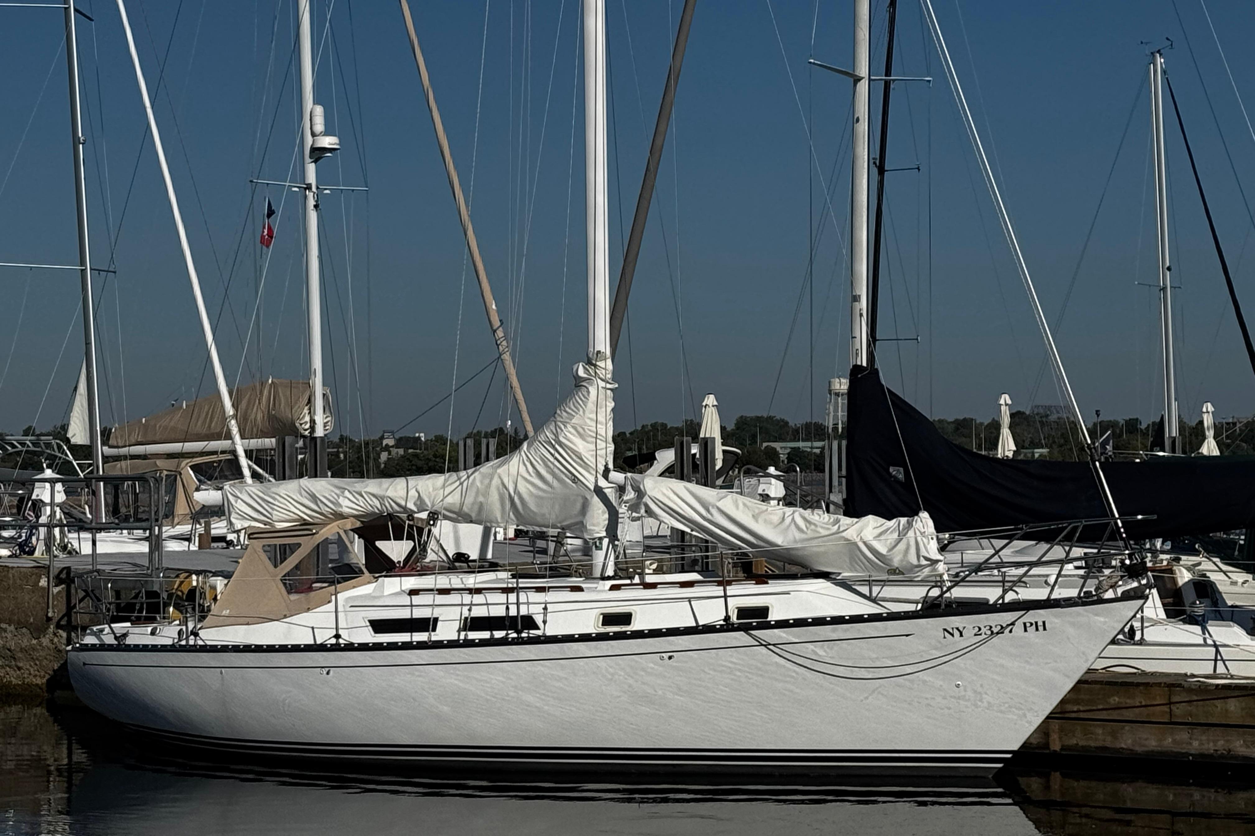 1984 Hunter 37