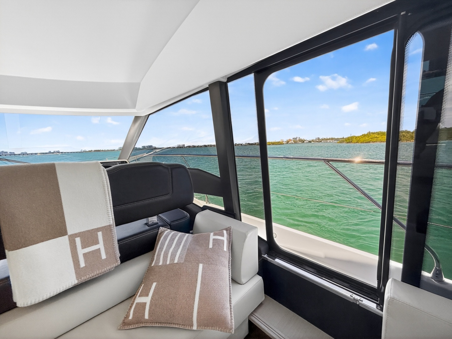 2023 Prestige 590 - Image 68